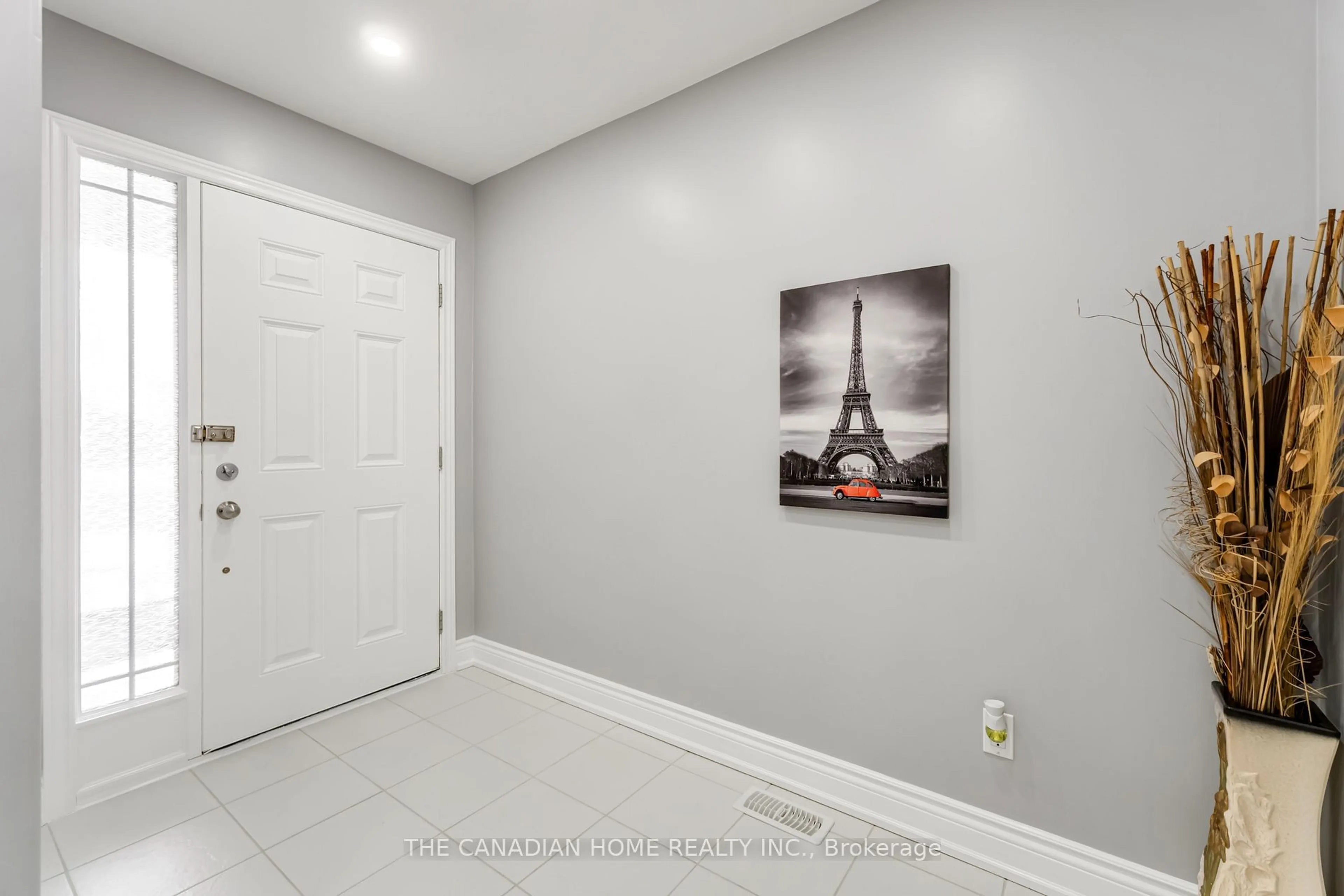 Indoor entryway for 8481 Jennifer Cres, Niagara Falls Ontario L2H 0J3