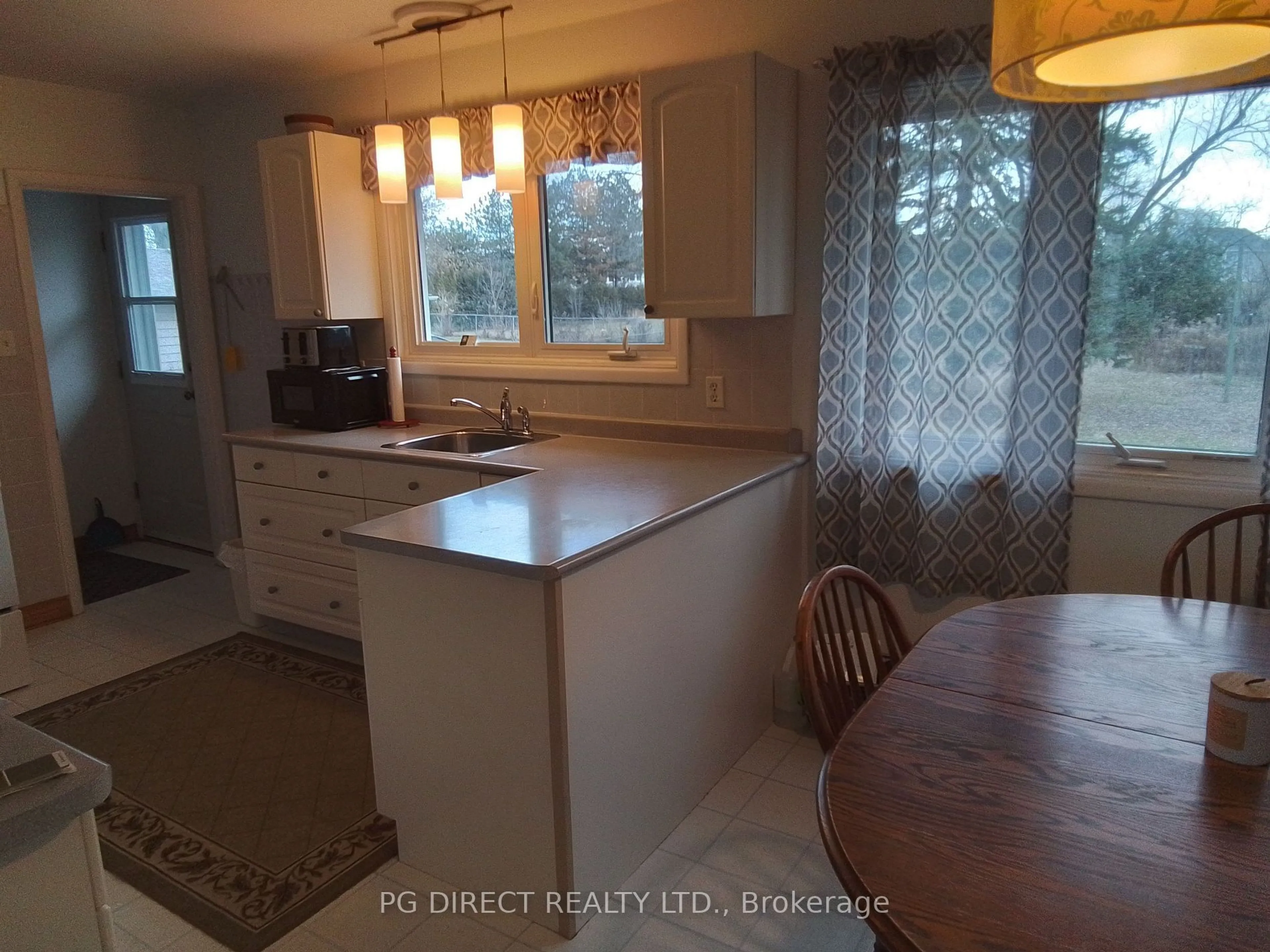 Open concept kitchen, unknown for 1436 Aley St, Kingston Ontario K7L 4V4