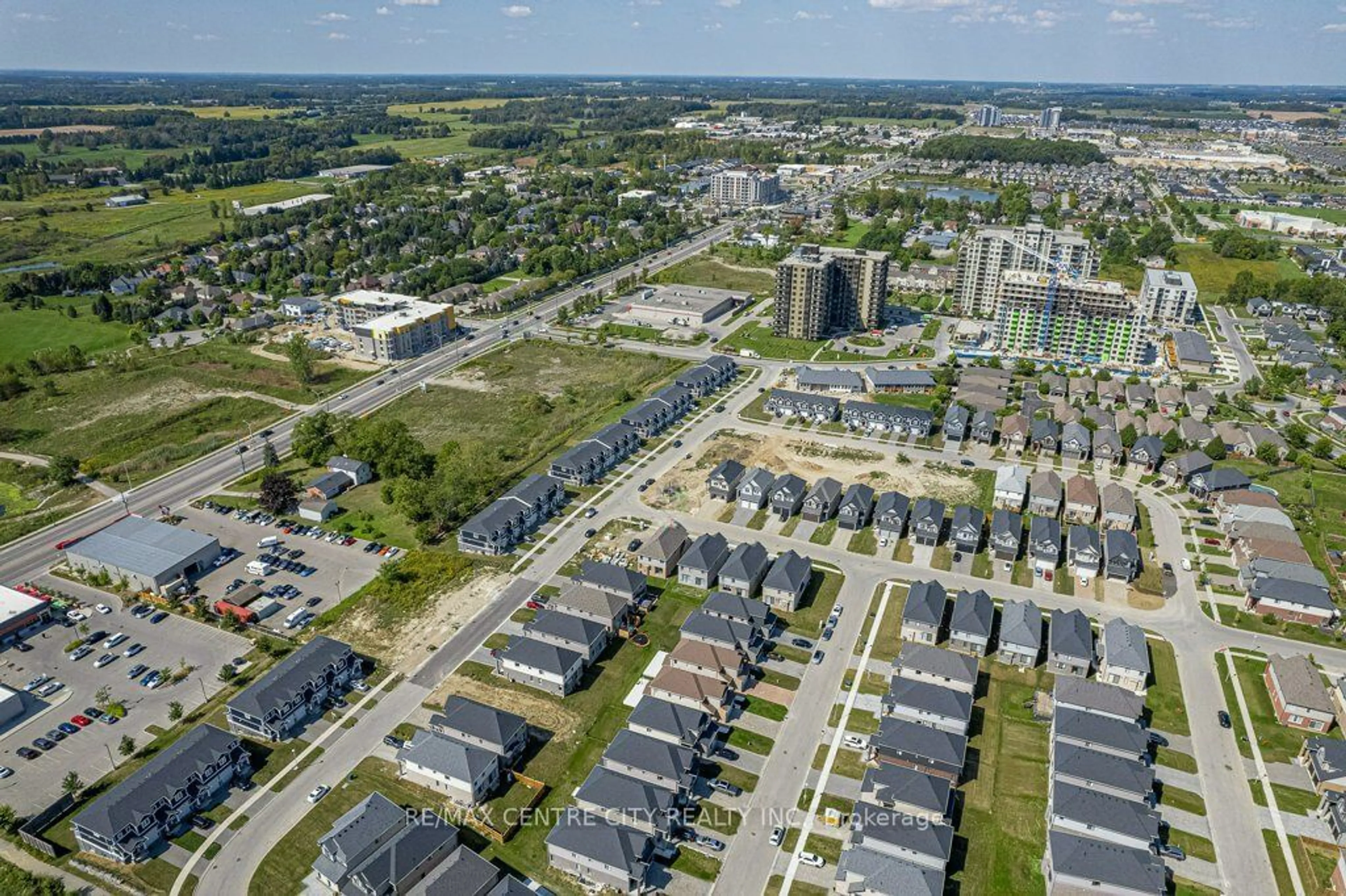 A pic from outside/outdoor area/front of a property/back of a property/a pic from drone, street for 1761 Finley Cres, London Ontario N6G 0B4