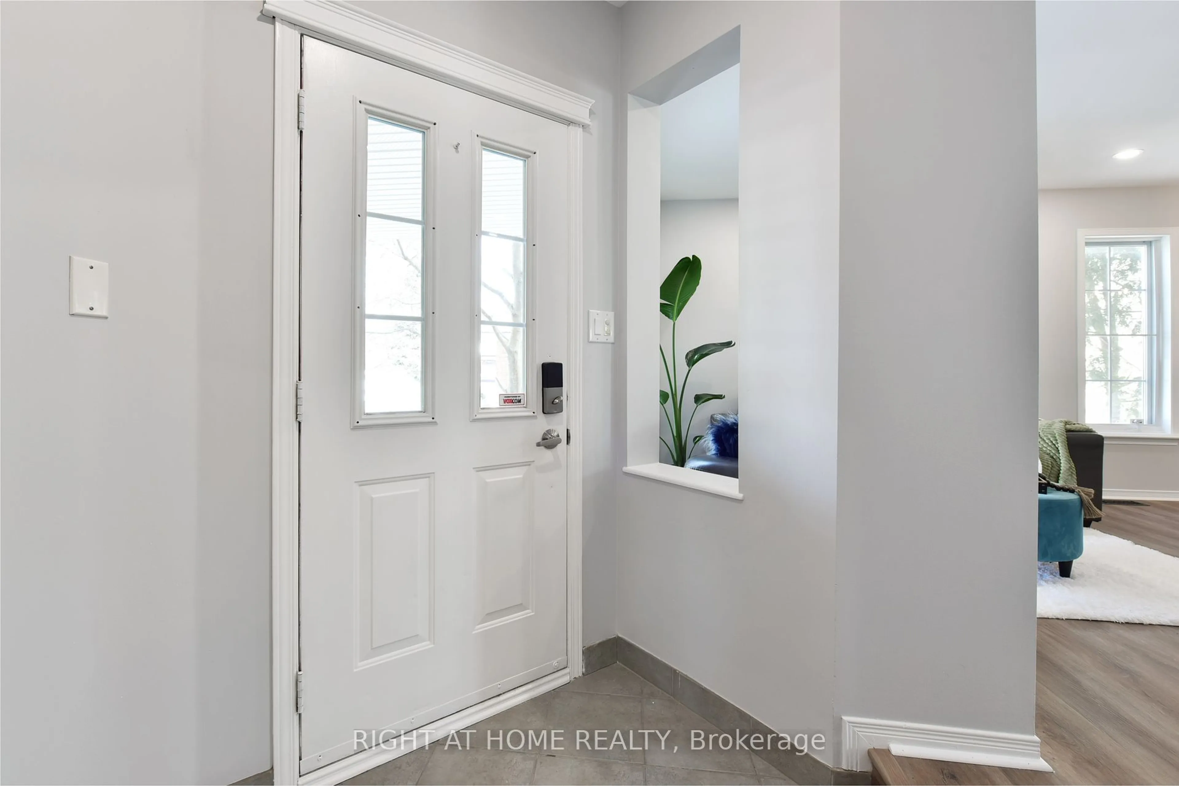 Indoor entryway for 75 BISHOPS MILLS Way, Kanata Ontario K2K 3C1