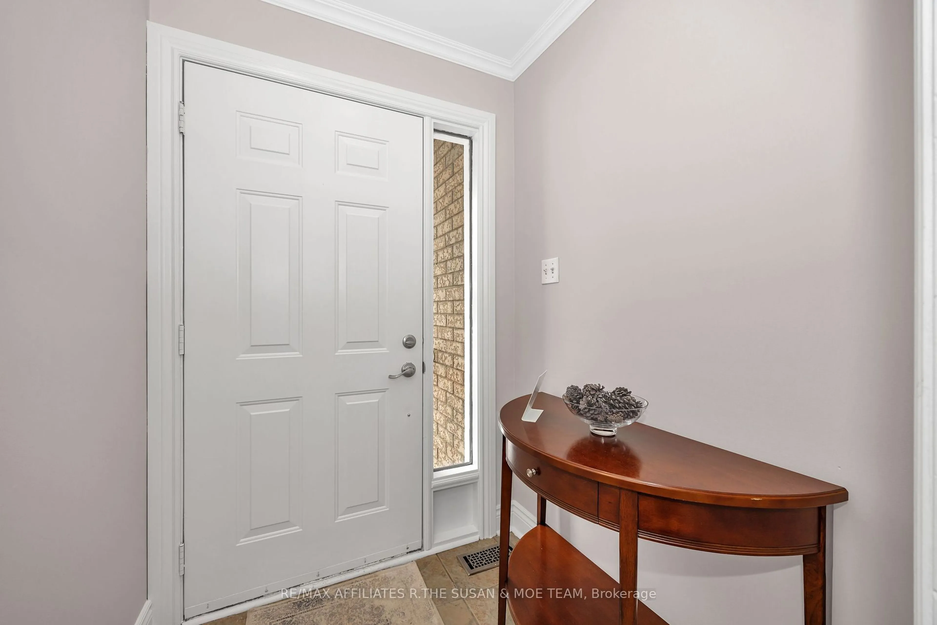 Indoor entryway for 6135 Abbott St, Stittsville - Munster - Richmond Ontario K2S 1V5