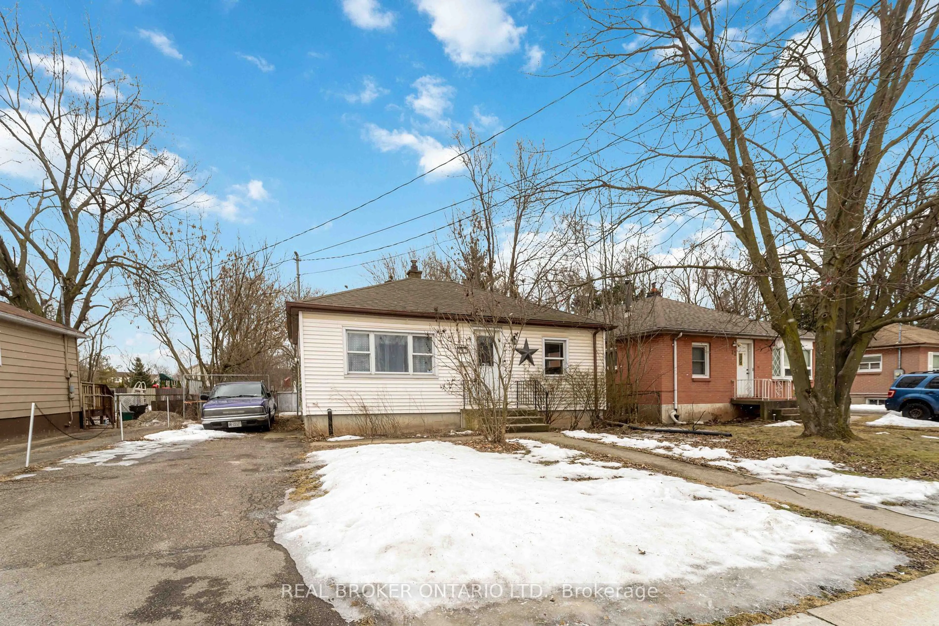 Unknown for 16 Oriole Cres, Hamilton Ontario L8H 6G7