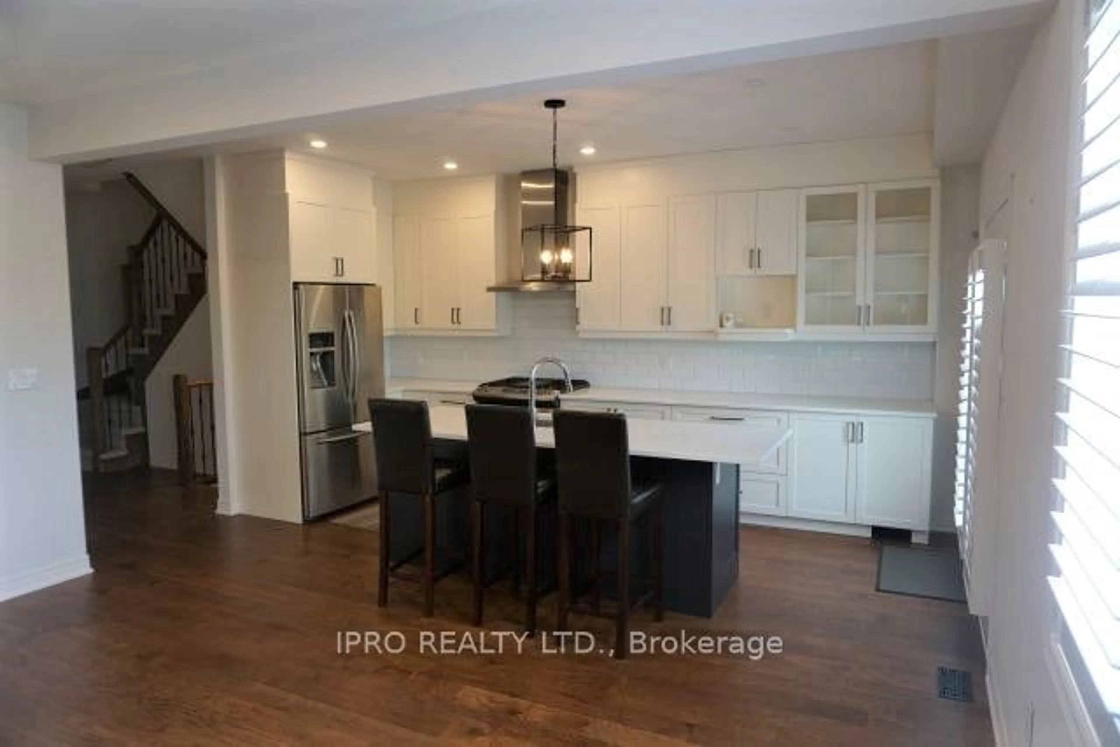 Open concept kitchen, wood/laminate floor for 4297 East Ave #8, Lincoln Ontario L0R 1B6