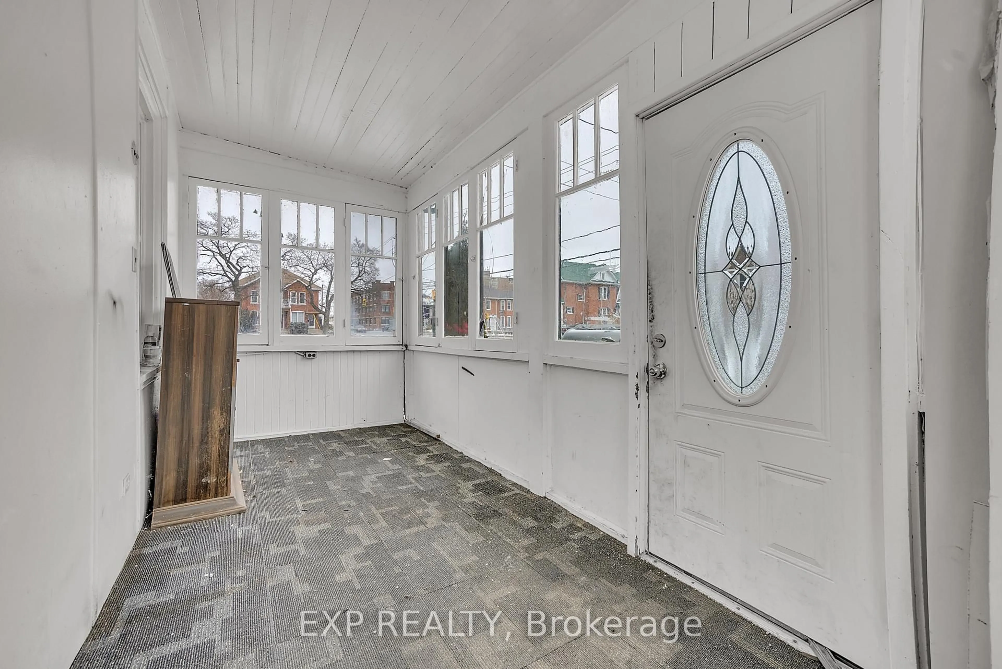 Indoor entryway for 234 Coleman St, Belleville Ontario K8P 3H6