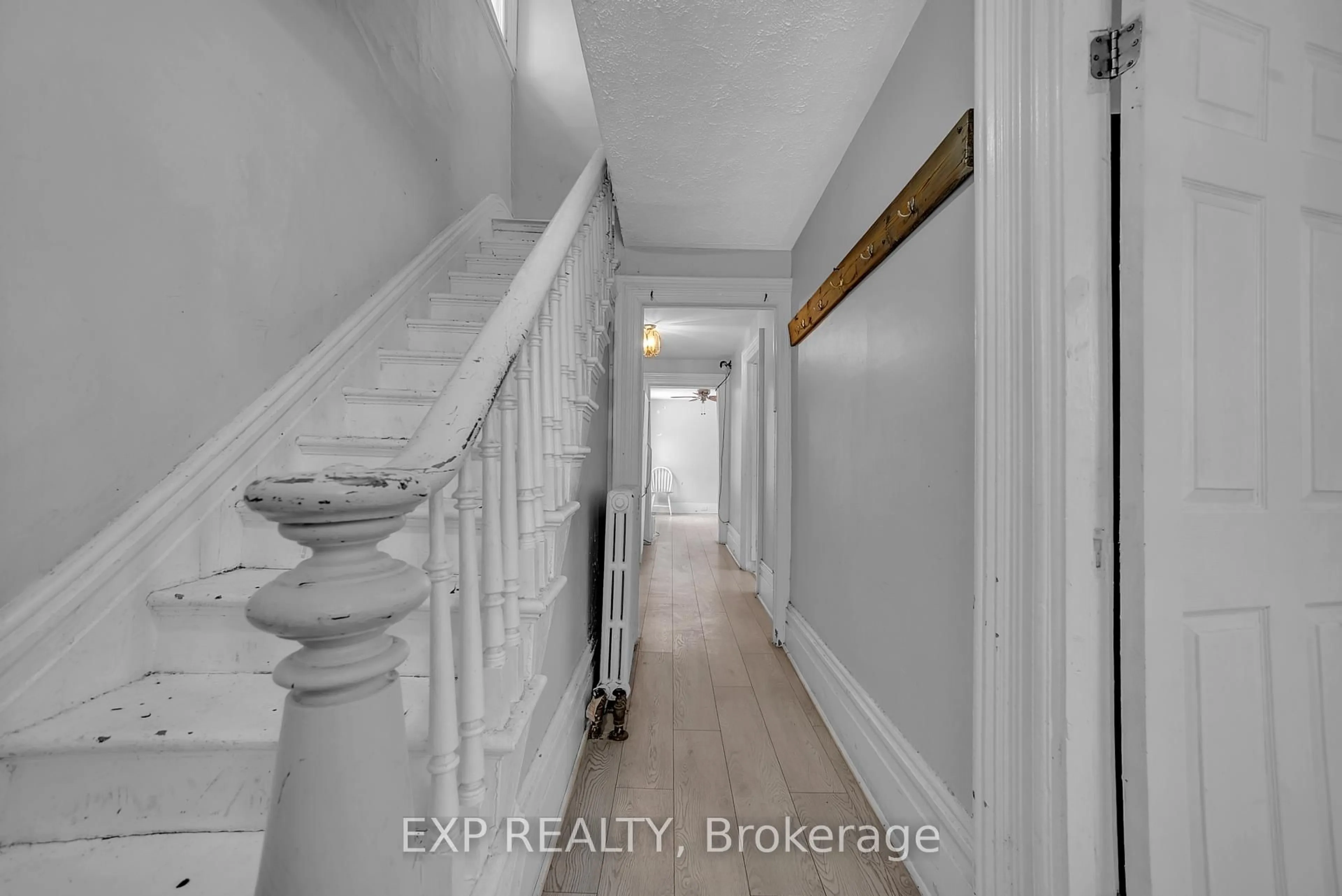 Indoor entryway for 234 Coleman St, Belleville Ontario K8P 3H6