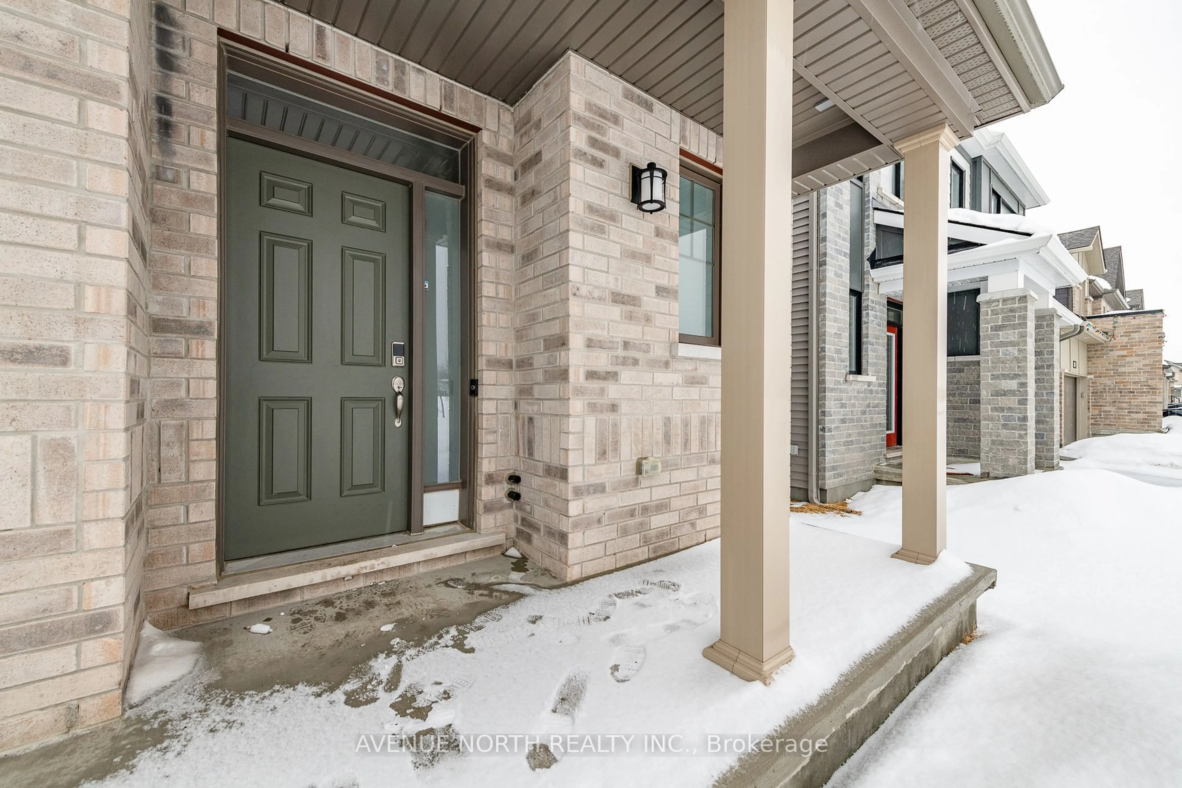 Indoor entryway for 362 Meynell Rd, Stittsville - Munster - Richmond Ontario K0A 2Z0