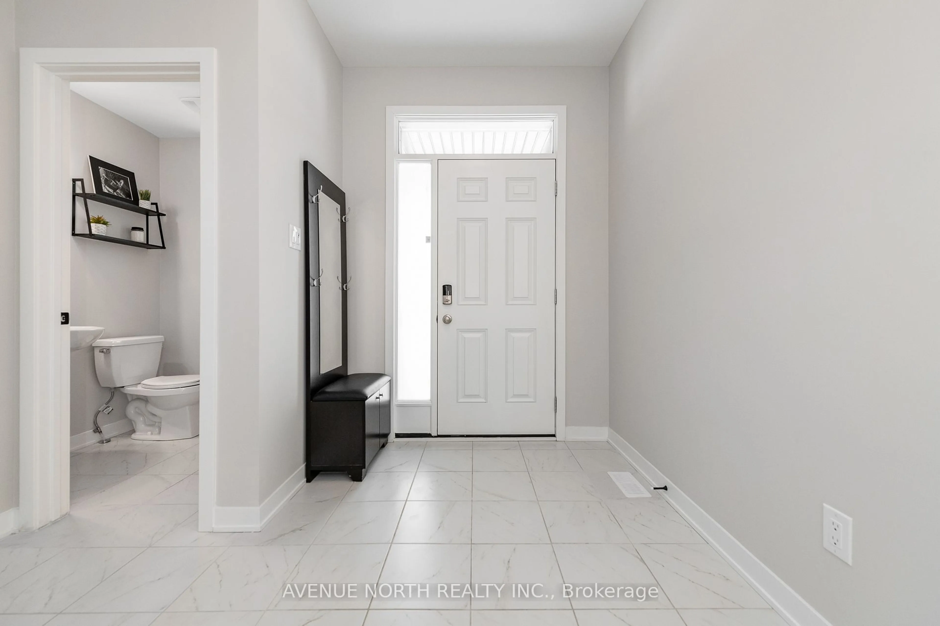 Indoor entryway for 362 Meynell Rd, Stittsville - Munster - Richmond Ontario K0A 2Z0