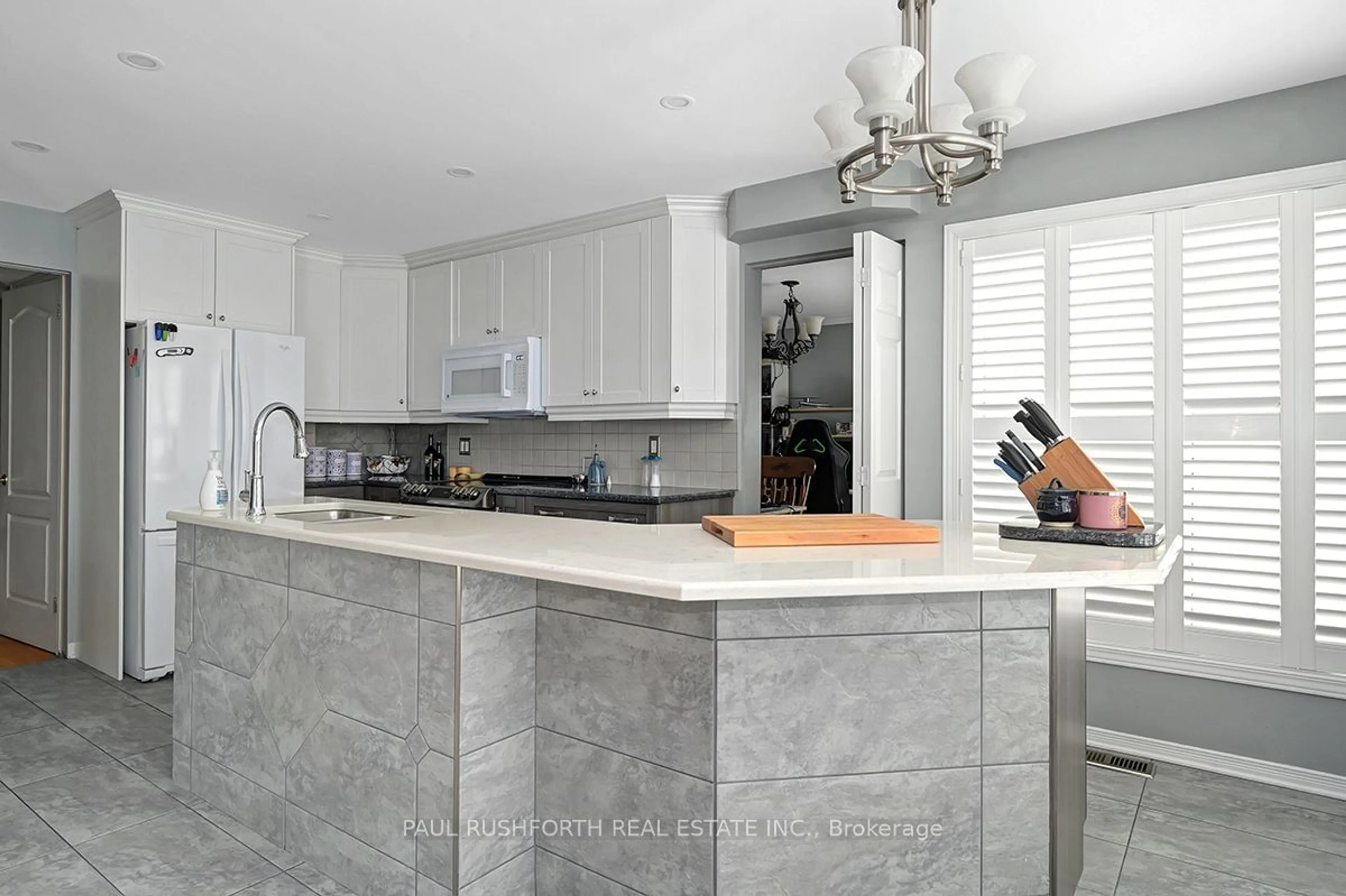 Contemporary kitchen, ceramic/tile floor for 1943 Heatherwood Dr, Orleans - Convent Glen and Area Ontario K1W 1C3