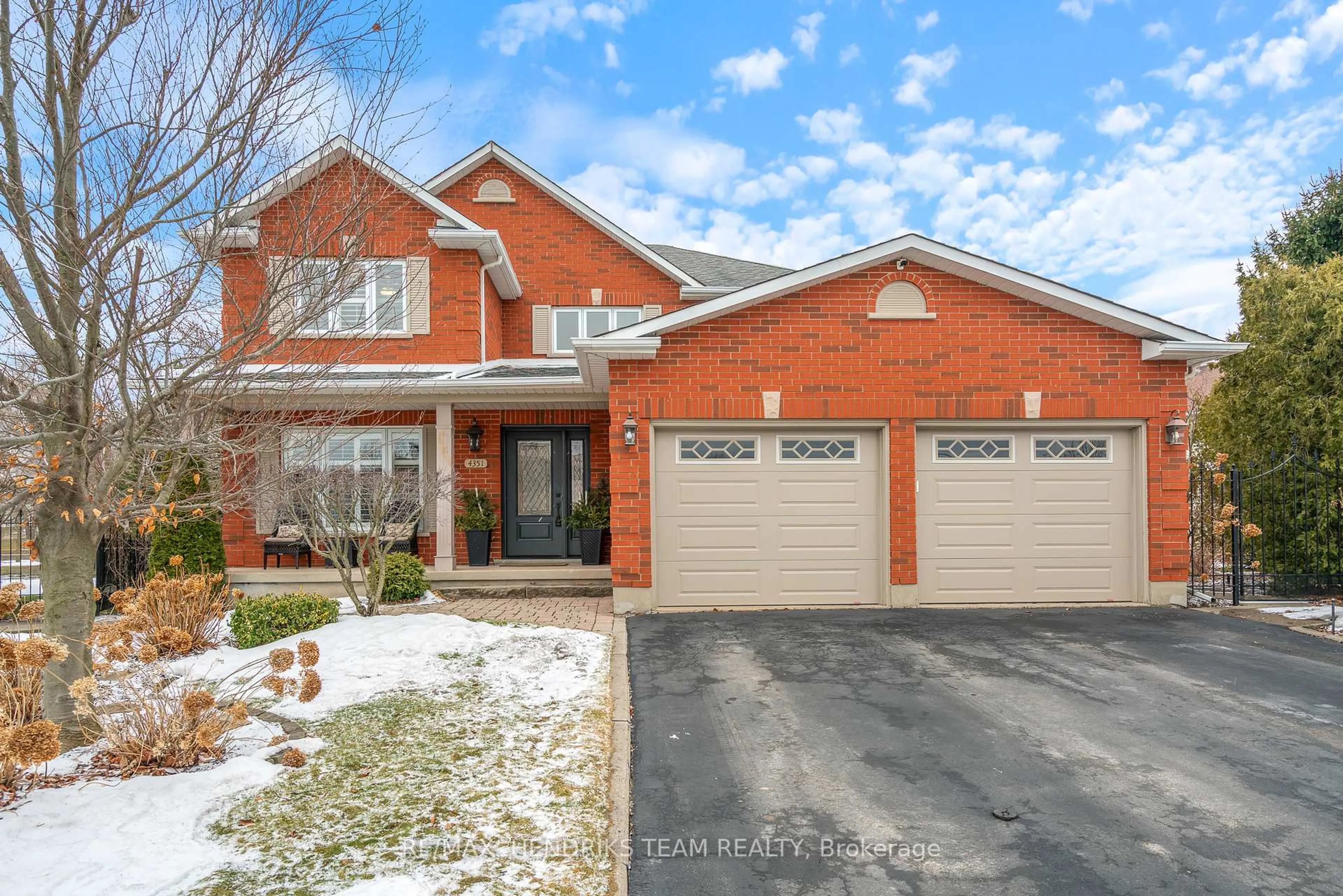 Home with brick exterior material, street for 4351 Tamarac Ave, Lincoln Ontario L3J 0J3