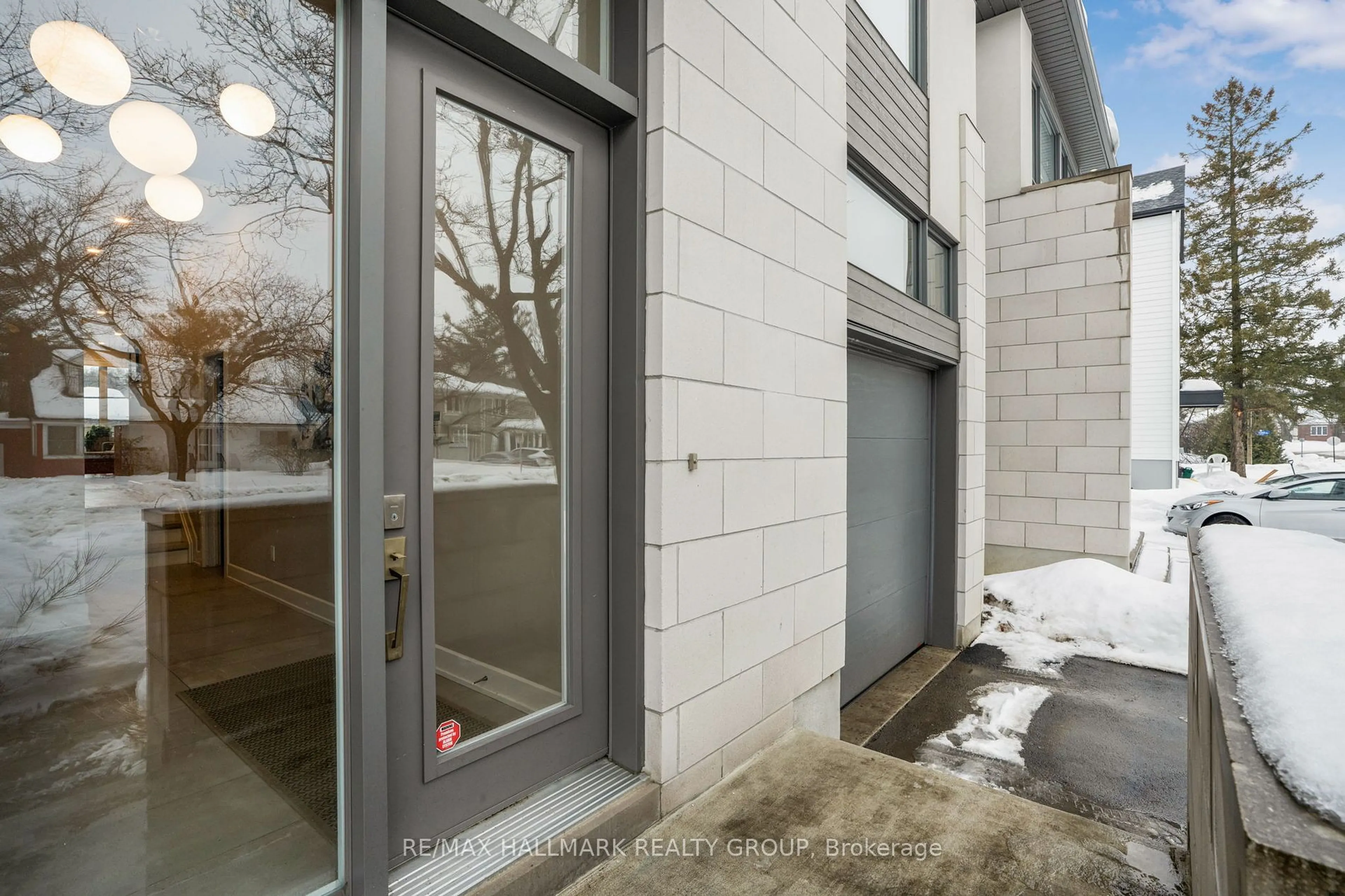 Indoor entryway for 1341 Morley Blvd, Mooneys Bay - Carleton Heights and Area Ontario K2C 1R1