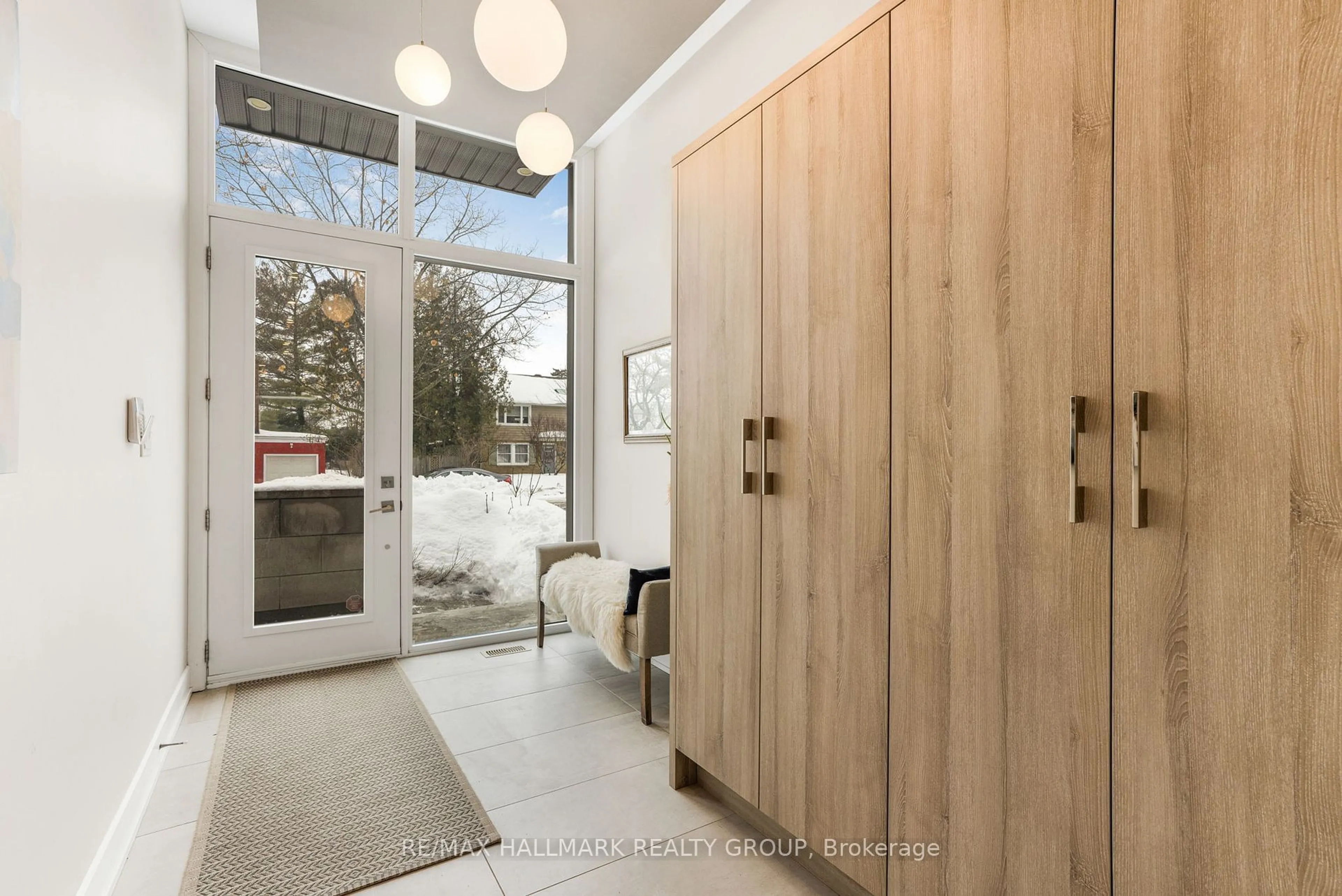 Indoor entryway for 1341 Morley Blvd, Mooneys Bay - Carleton Heights and Area Ontario K2C 1R1