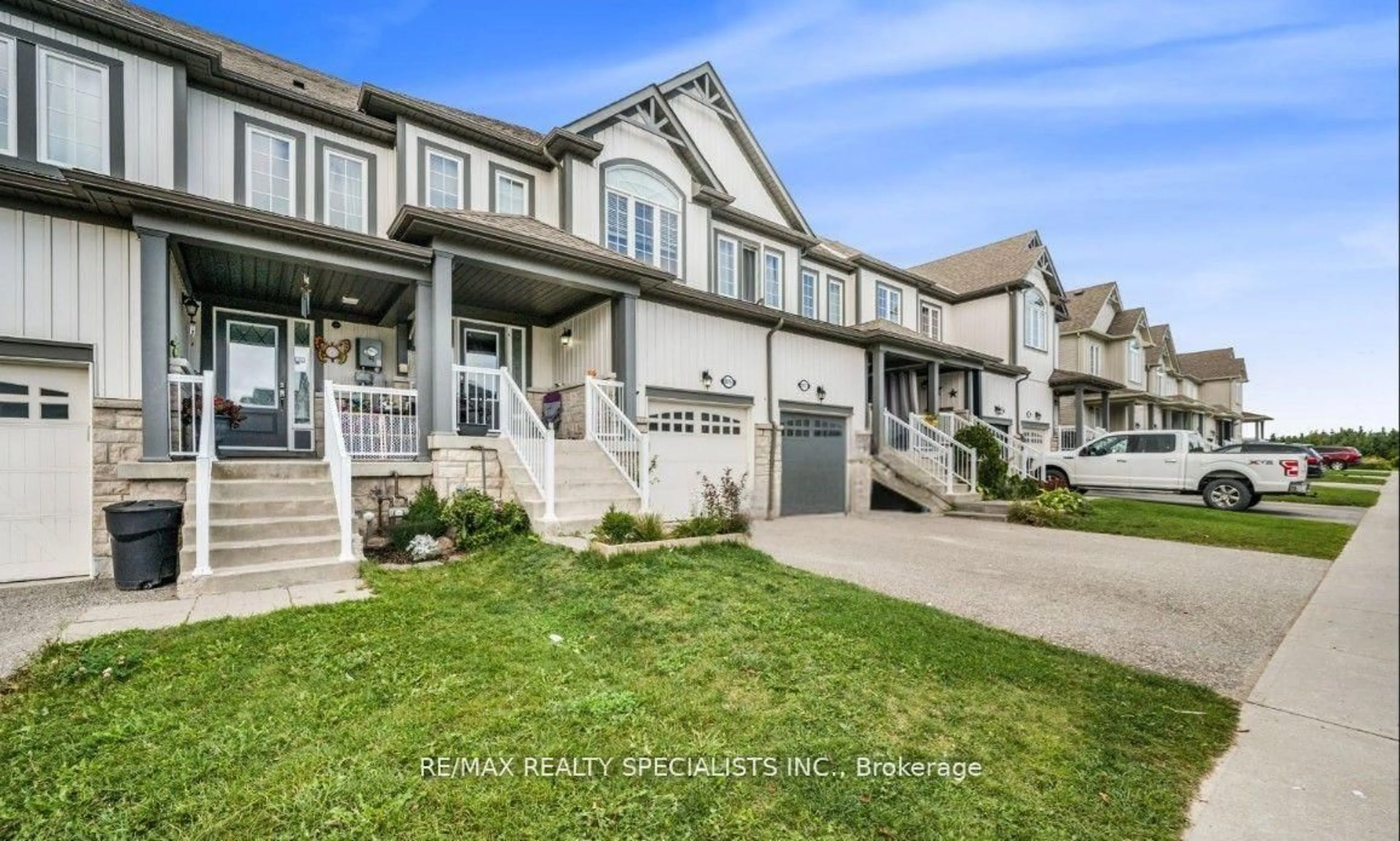 Home with vinyl exterior material, street for 825 Cook Cres, Shelburne Ontario L0N 1S1