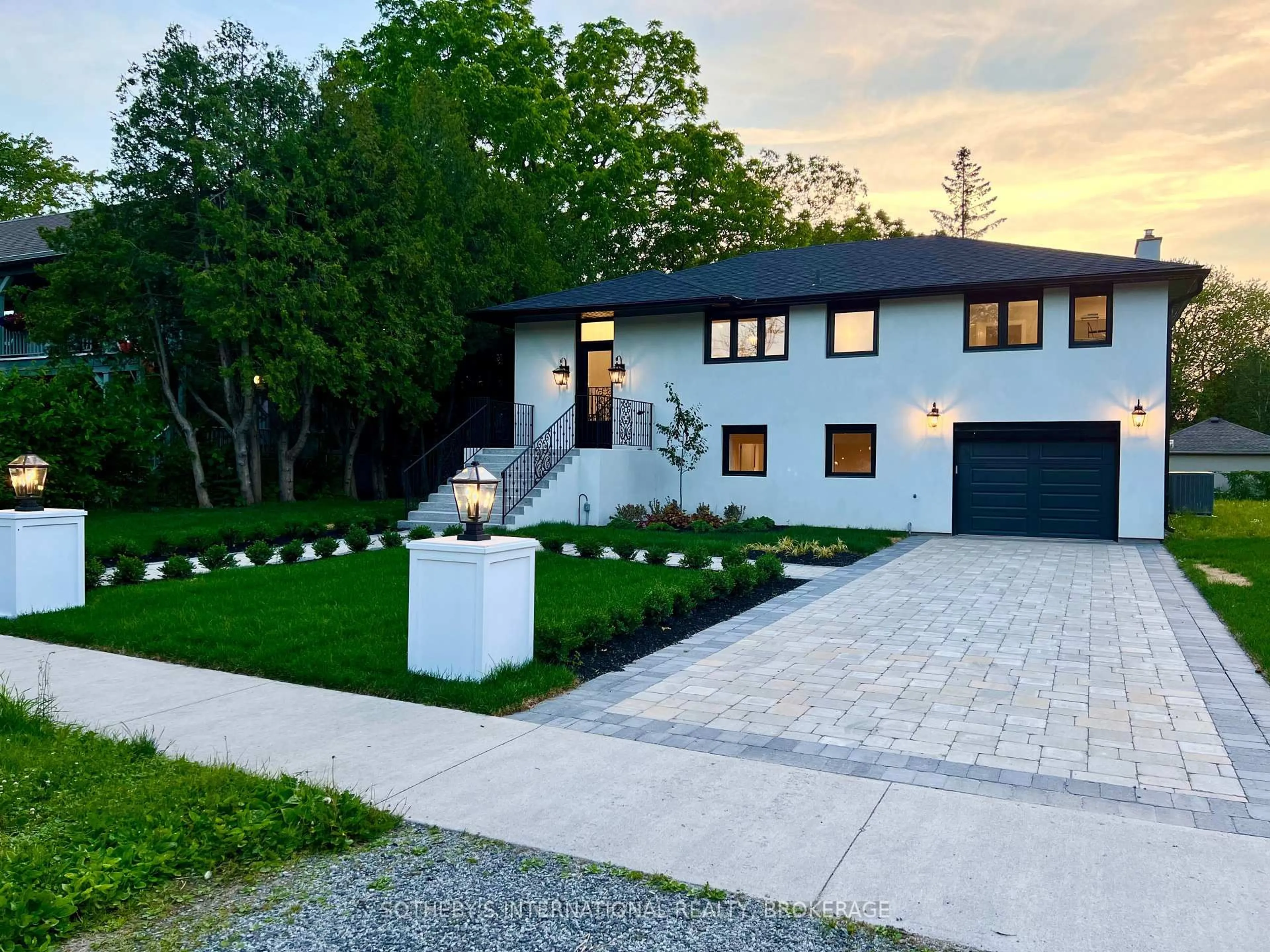 Home with brick exterior material, street for 489 Regent St, Niagara-on-the-Lake Ontario L0S 1J0