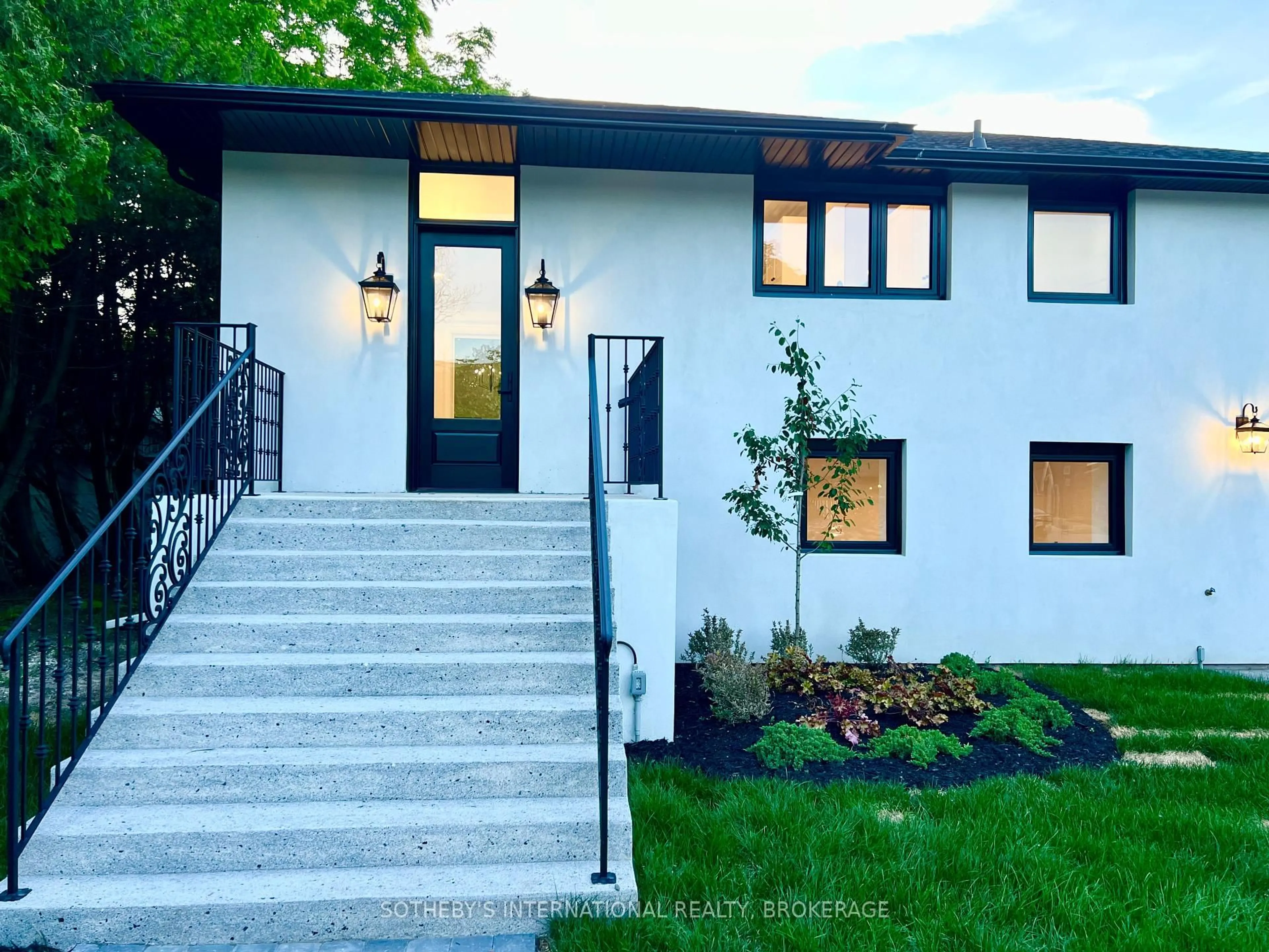 Unknown for 489 Regent St, Niagara-on-the-Lake Ontario L0S 1J0