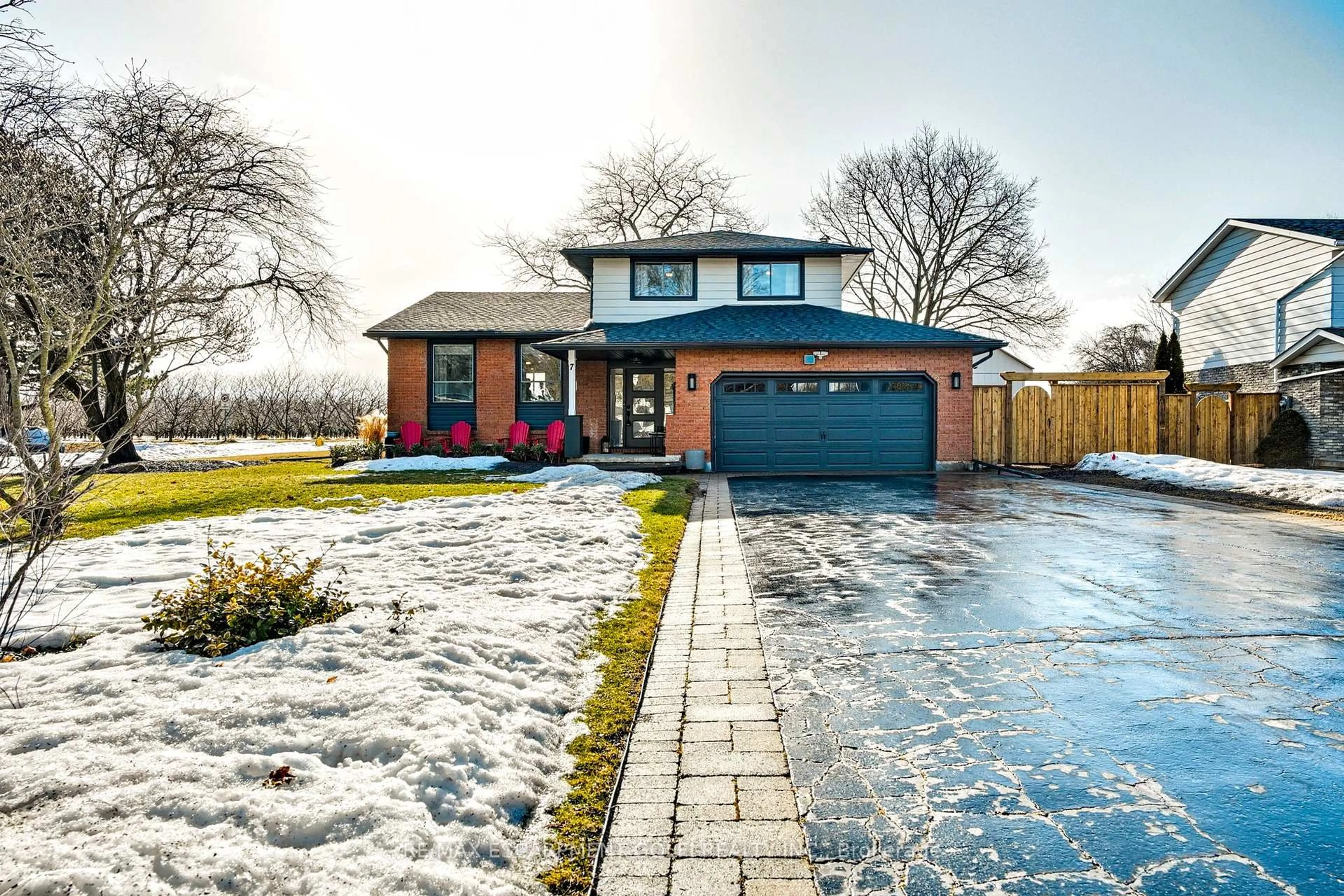 Home with brick exterior material, street for 7 Garrison Village Dr, Niagara-on-the-Lake Ontario L0S 1J0