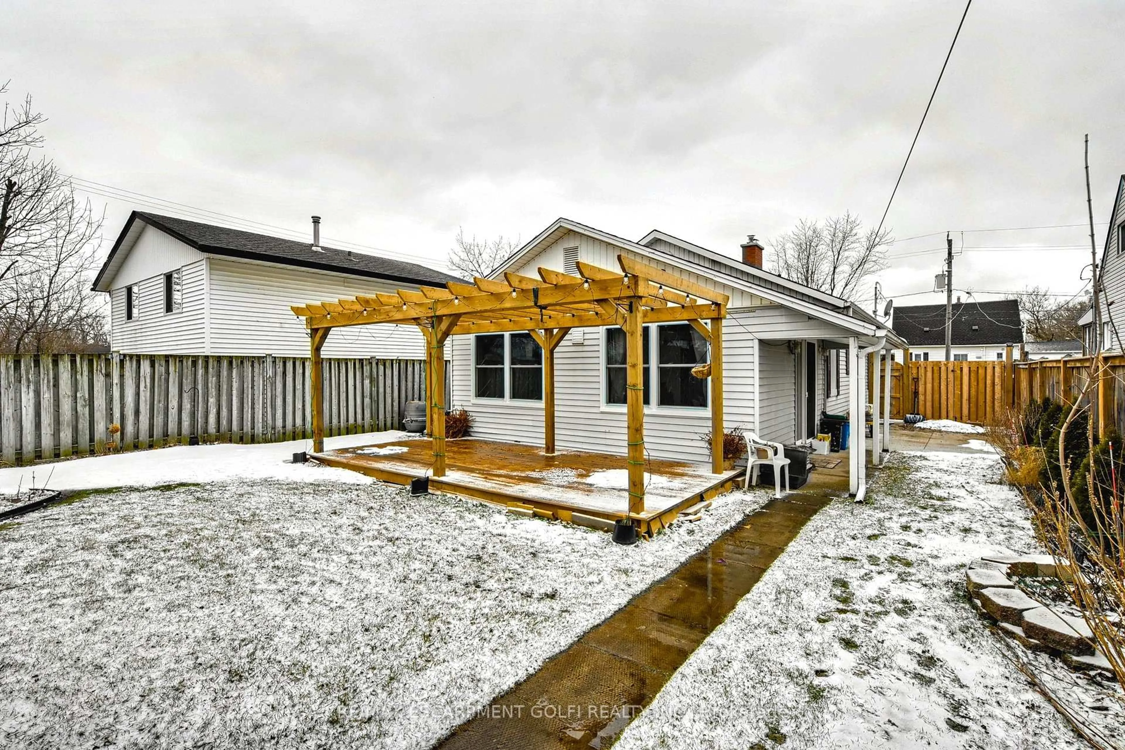 Patio, street for 31 Woodrow St, St. Catharines Ontario L2P 2A1