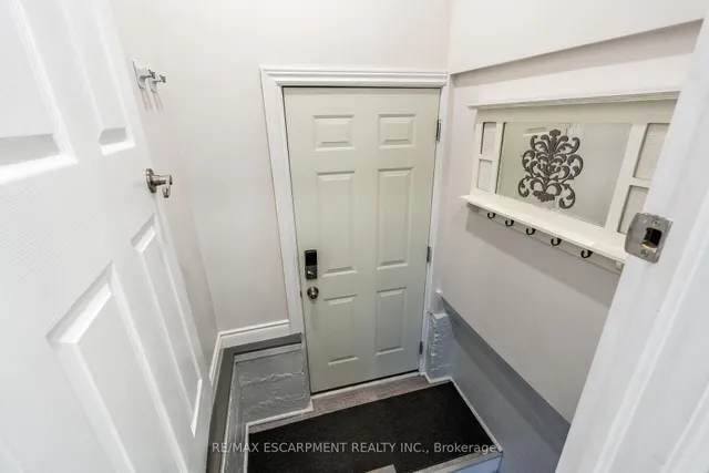 Additional property image - 925 Garth St