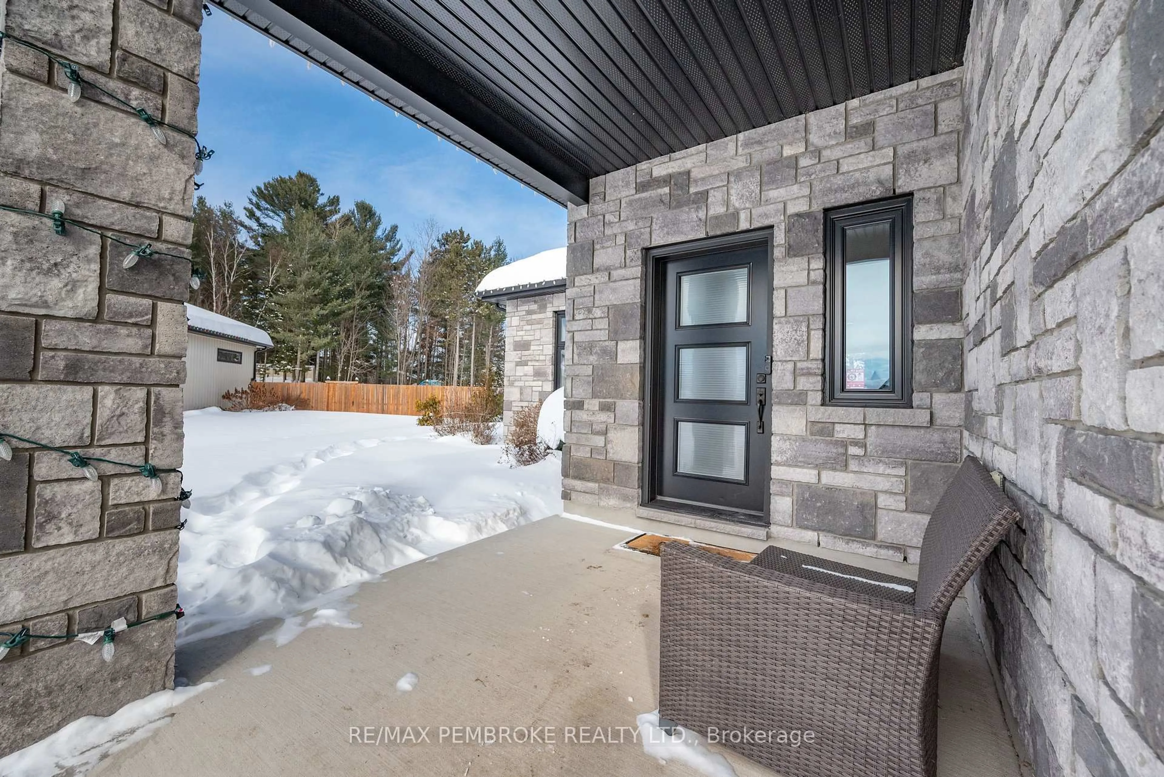 Patio, street for 23 Noble Cres, Petawawa Ontario K8H 0G1