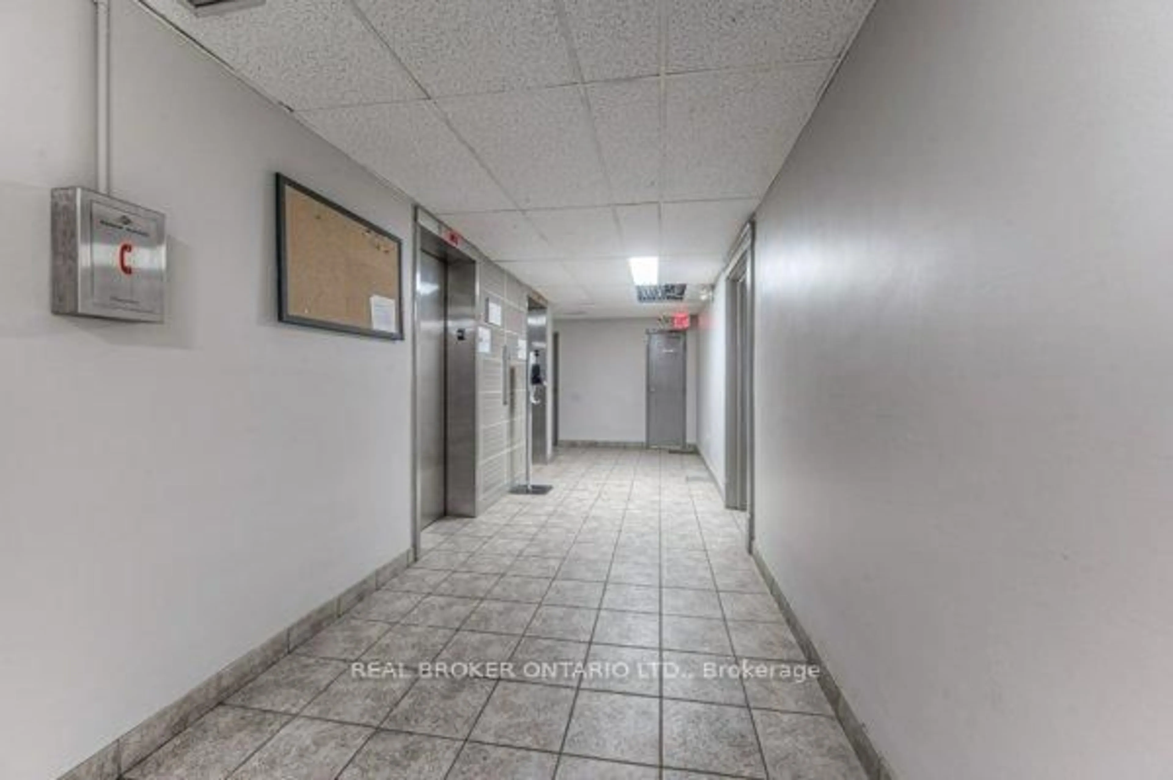 Indoor foyer for 29 West Ave #702, Kitchener Ontario N2M 5E4