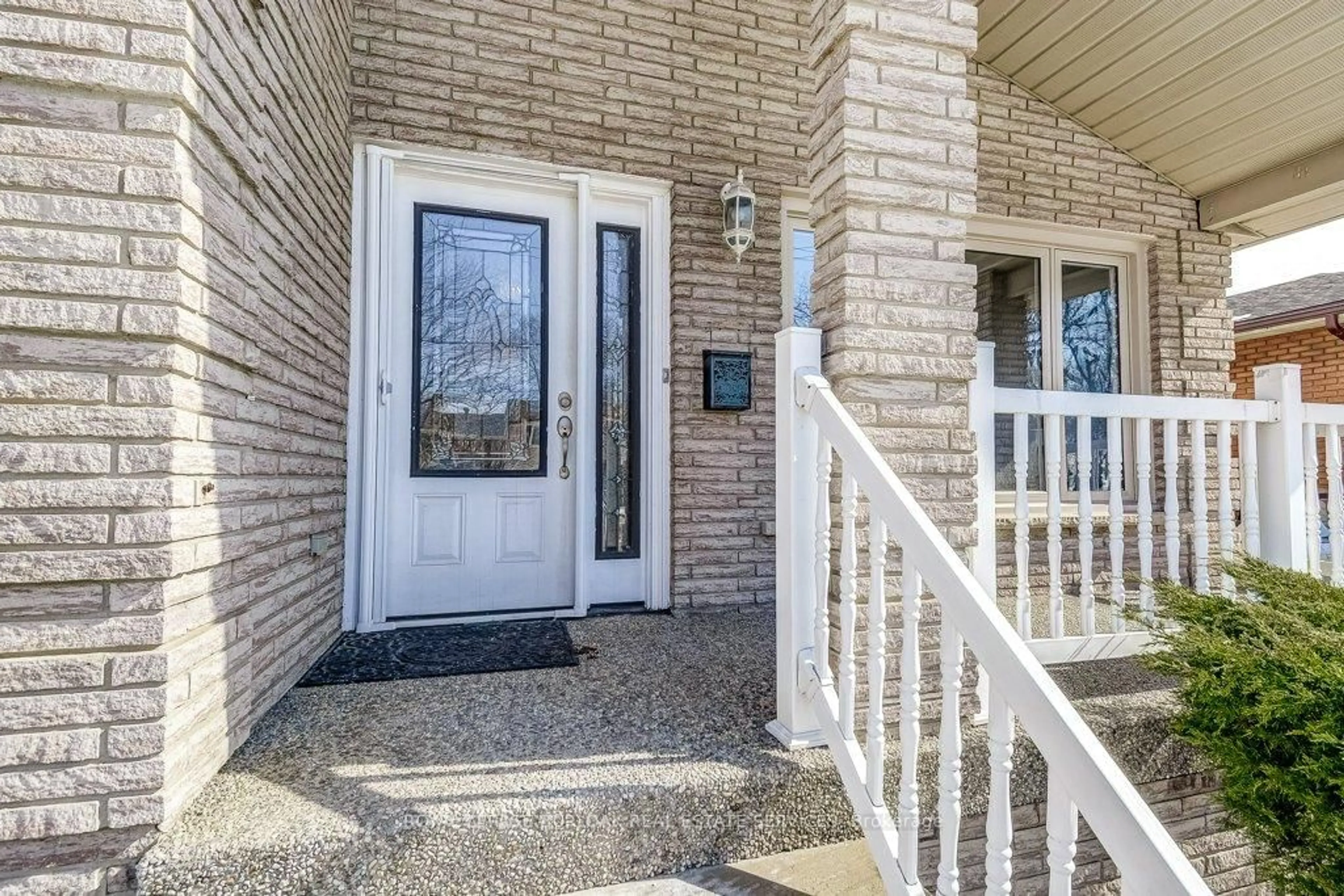 Indoor entryway for 197 Ridge St, Hamilton Ontario L9A 2X6