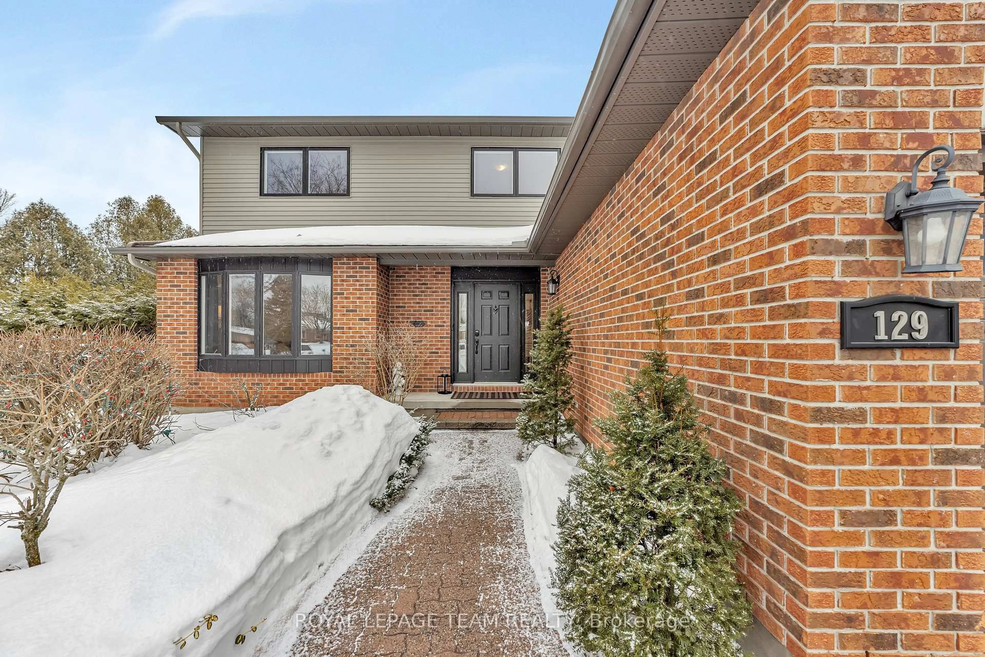 Home with brick exterior material, street for 129 Ridgeview Dr, Carp - Huntley Ward Ontario K0A 1L0