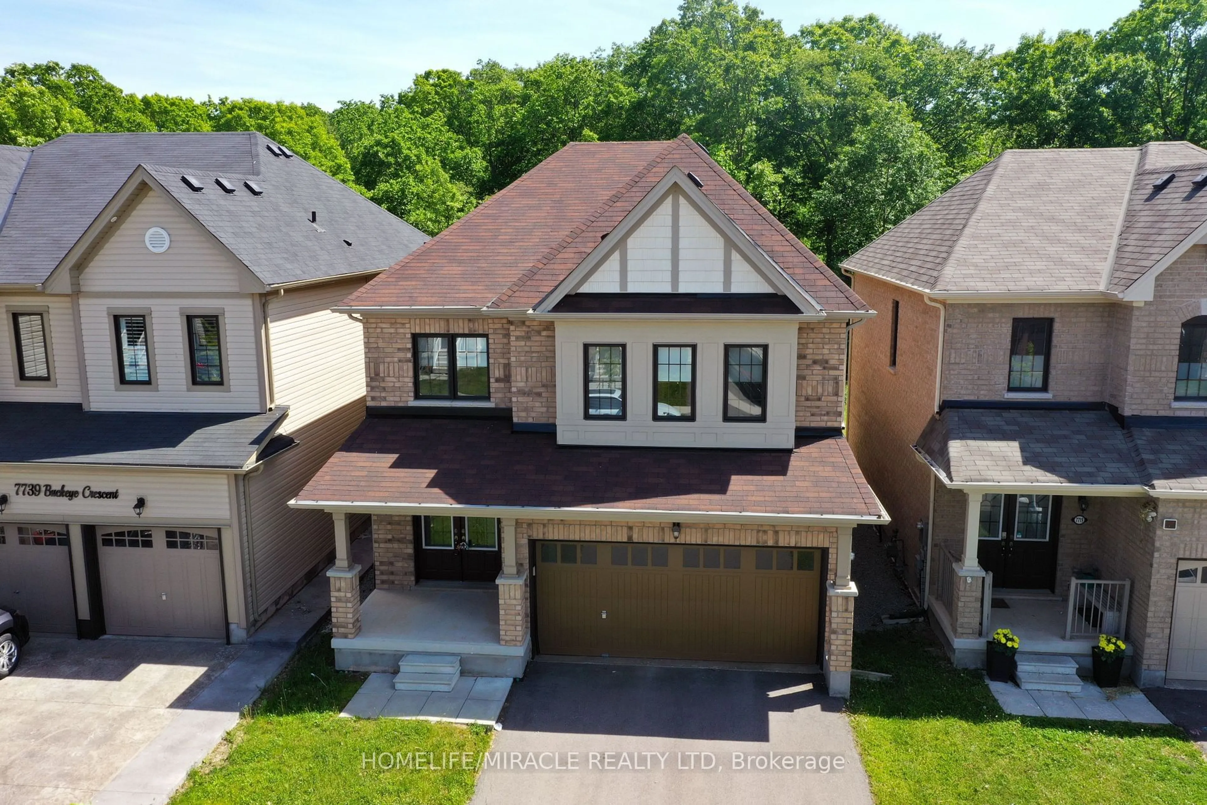 A pic from outside/outdoor area/front of a property/back of a property/a pic from drone, street for 7729 Buckeye Cres, Niagara Falls Ontario L2H 0P2