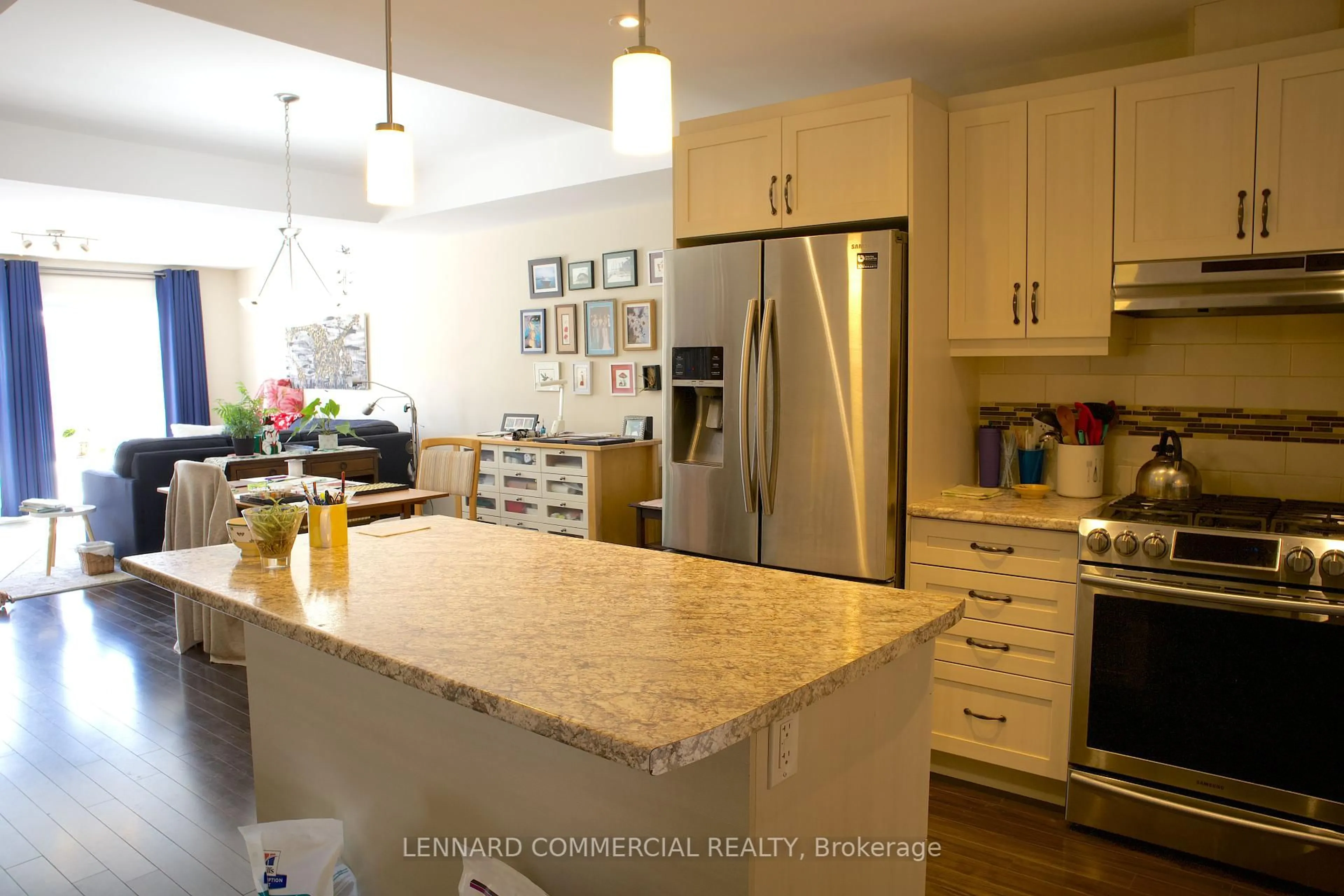 Contemporary kitchen, unknown for 398 Twilight Ave, Russell Ontario K4R 0E7