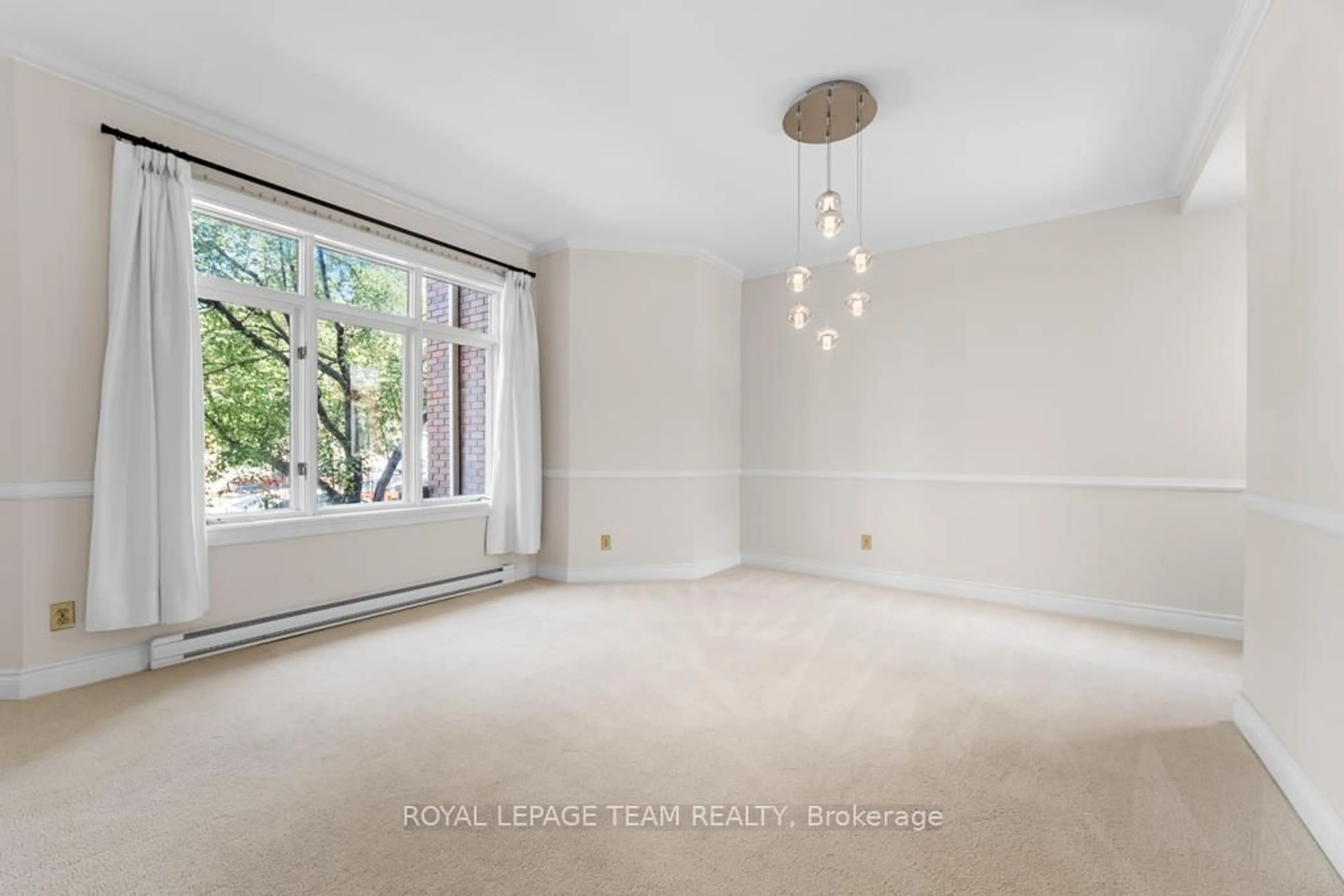 A pic of a room for 292 Laurier Ave #9, Lower Town - Sandy Hill Ontario K1N 6P5