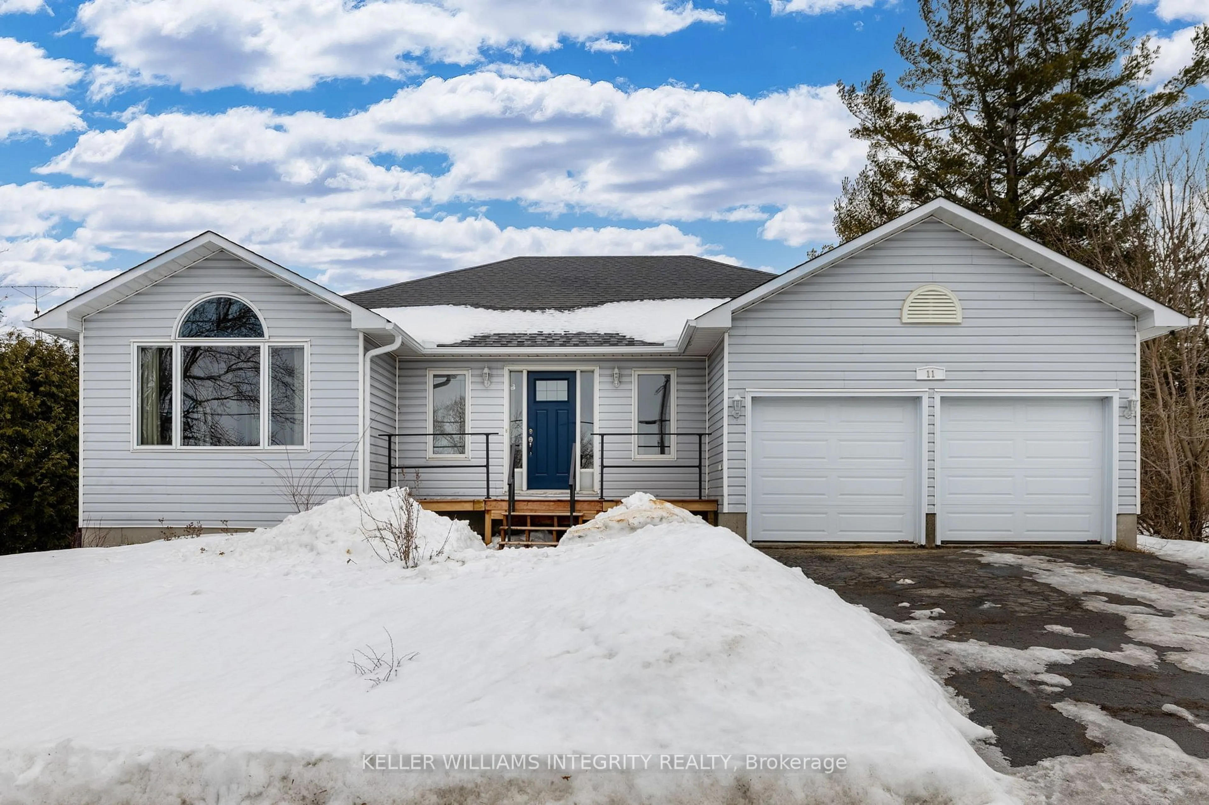 Home with vinyl exterior material, street for 11 Russell St, North Dundas Ontario K0A 2R0