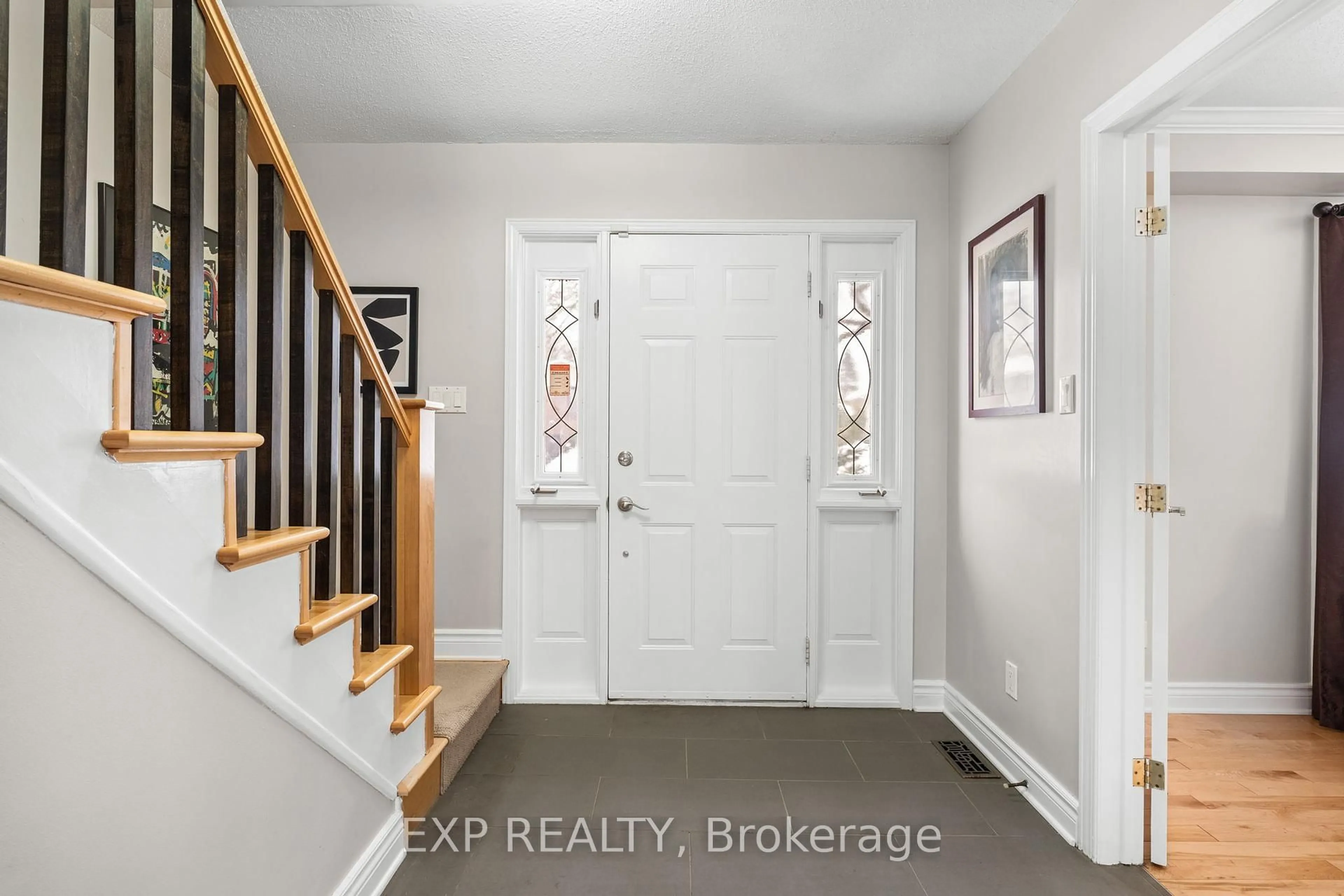 Indoor entryway for 111 Larkin Dr, Barrhaven Ontario K2J 1C2