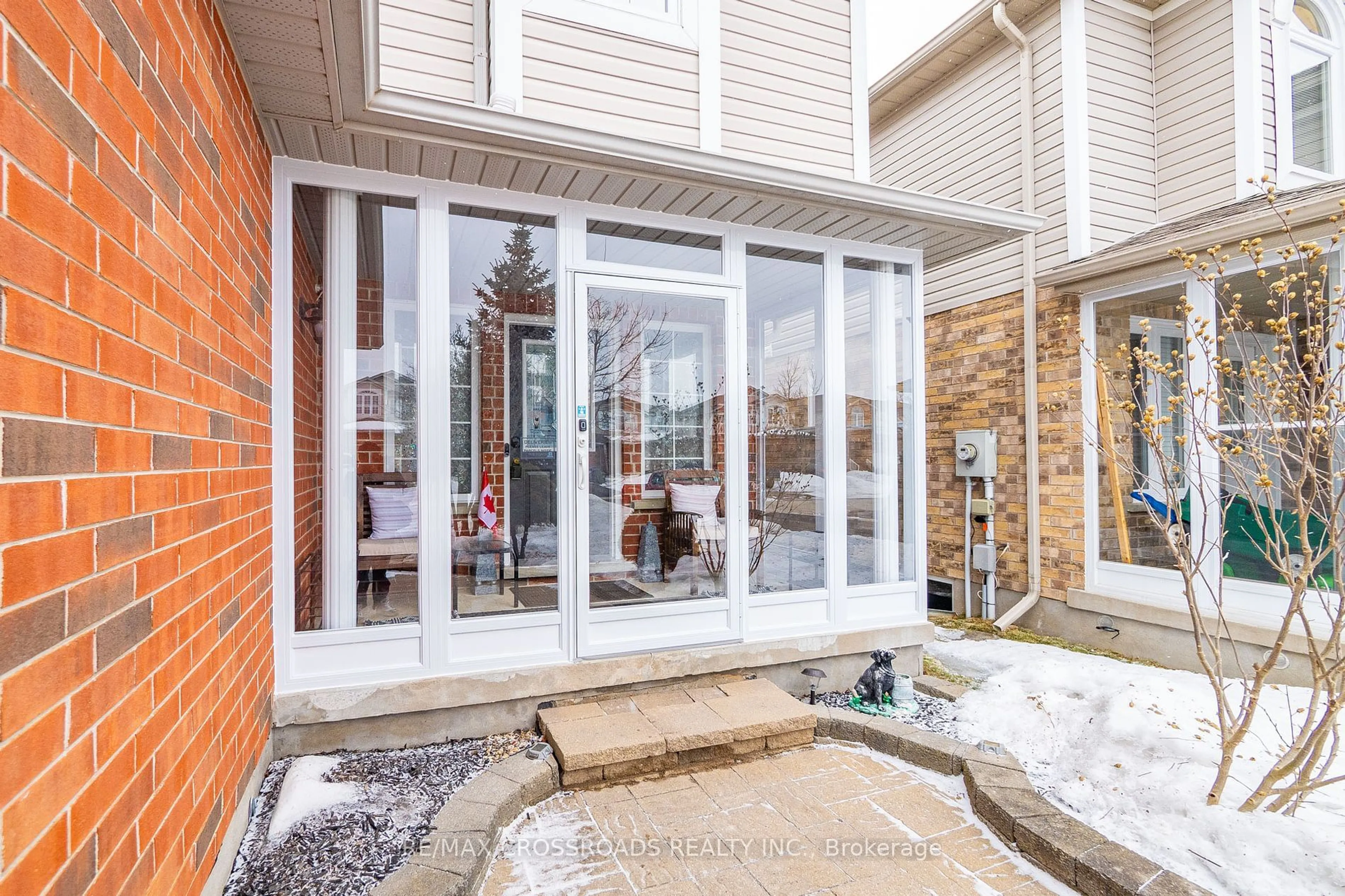 Patio, street for 10 Drohan Dr, Guelph Ontario N1G 5H6