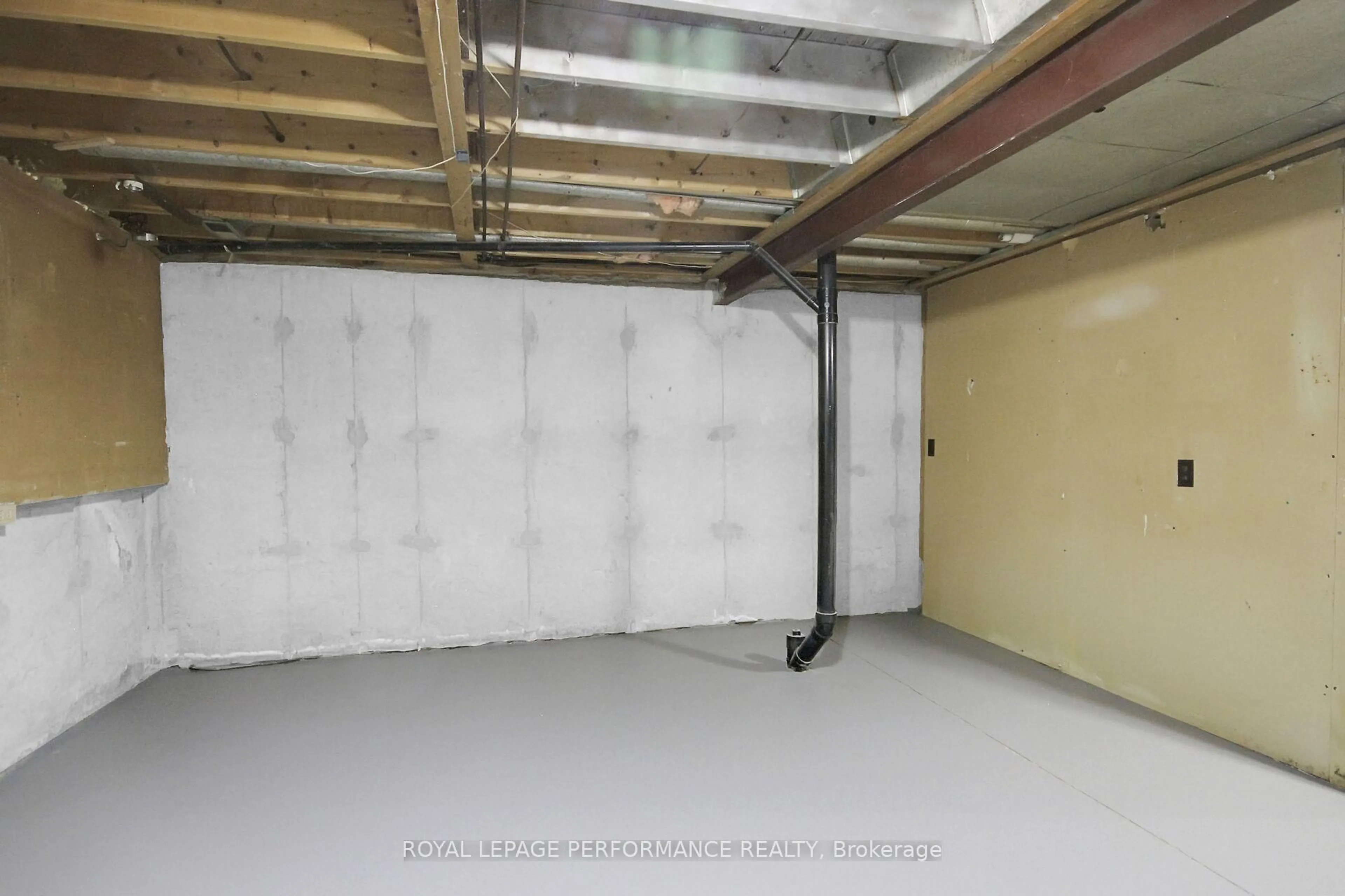 Indoor garage for 1290 Cahill Dr, Hunt Club - South Keys and Area Ontario K1V 9A7