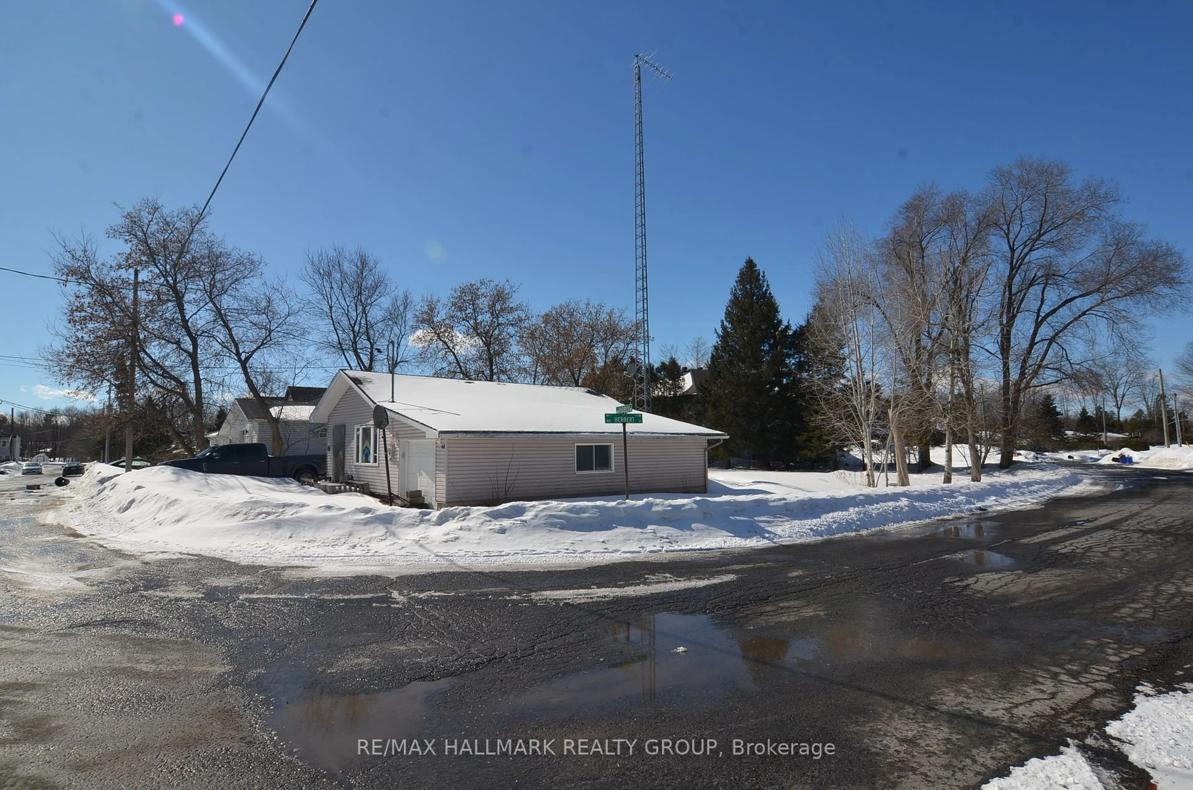 A pic from outside/outdoor area/front of a property/back of a property/a pic from drone, unknown for 68 Andrew St, The Nation Ontario K0A 2M0