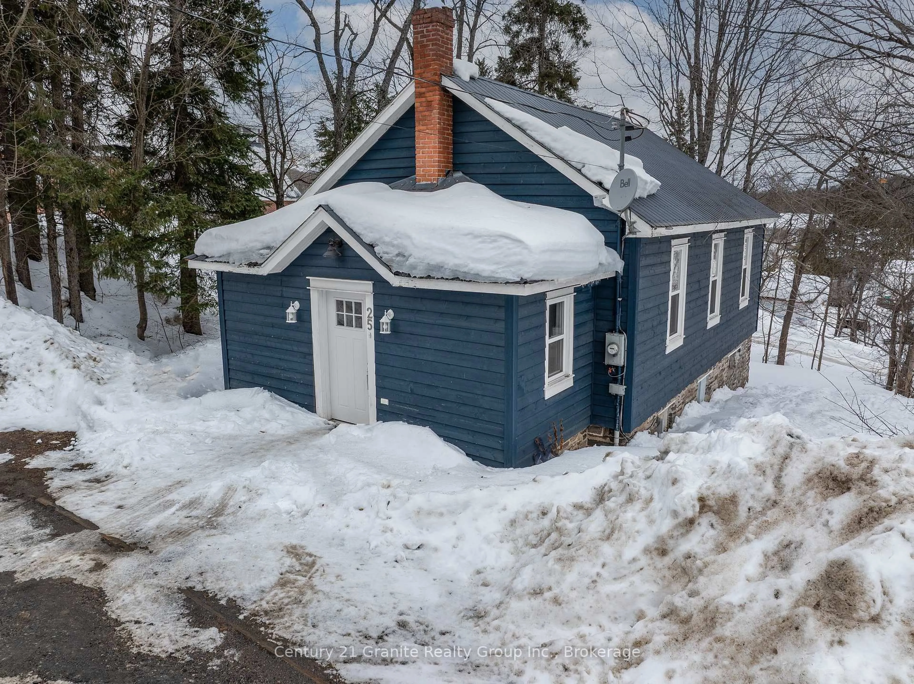 A pic from outside/outdoor area/front of a property/back of a property/a pic from drone, street for 25 Newcastle St, Minden Hills Ontario K0M 2K0