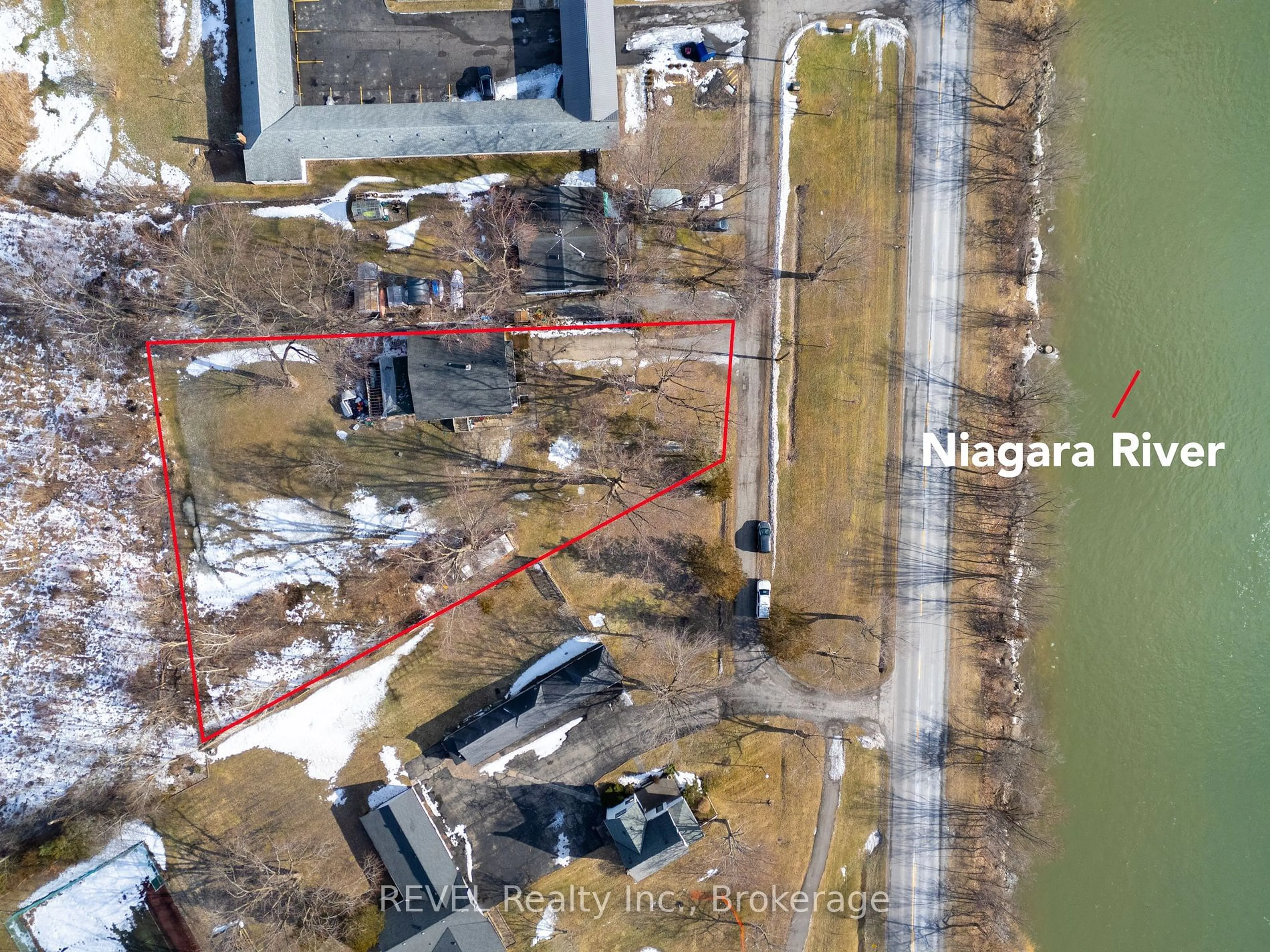 A pic from outside/outdoor area/front of a property/back of a property/a pic from drone, building for 10675 Niagara Pkwy, Niagara Falls Ontario L2E 6S6