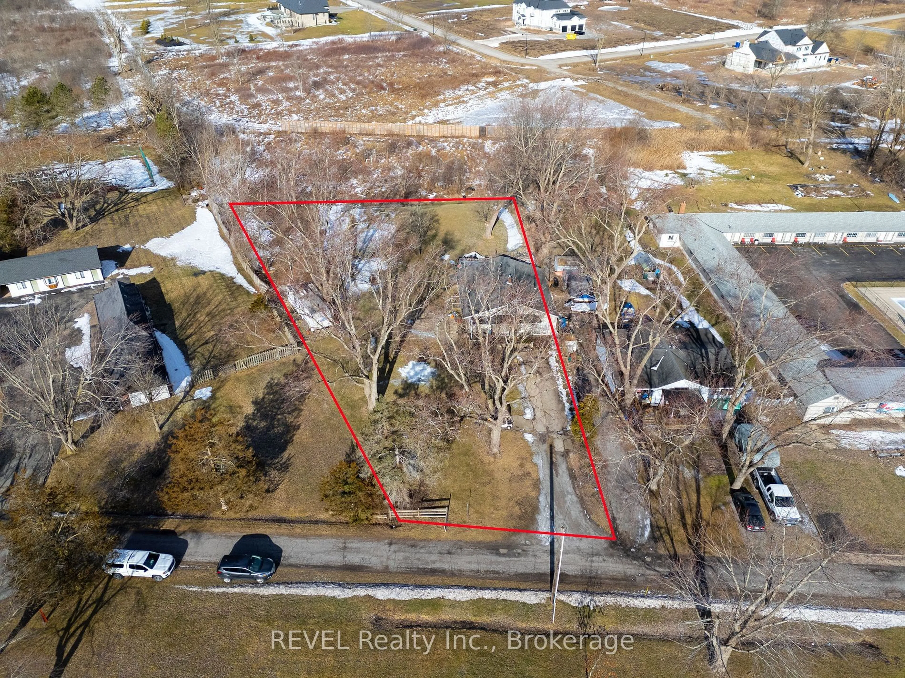 A pic from outside/outdoor area/front of a property/back of a property/a pic from drone, unknown for 10675 Niagara Pkwy, Niagara Falls Ontario L2E 6S6