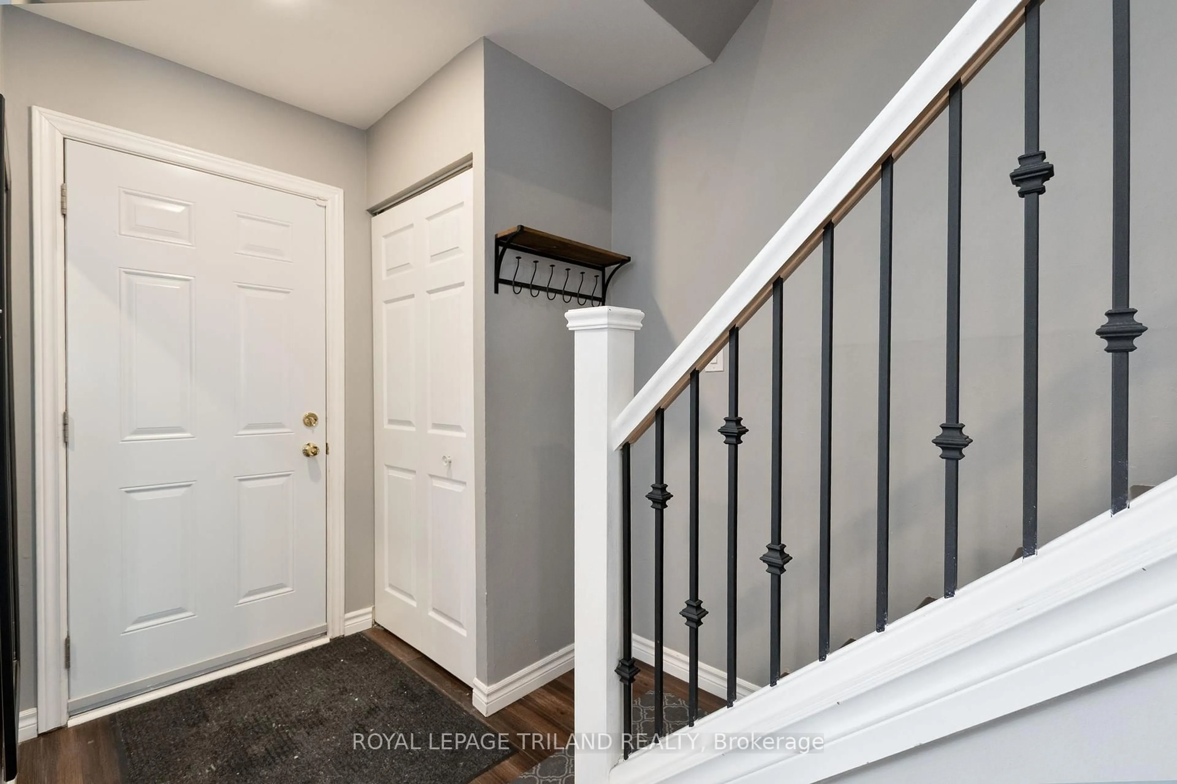 Indoor entryway for 1215 Cheapside St #20, London East Ontario N5Y 5K2