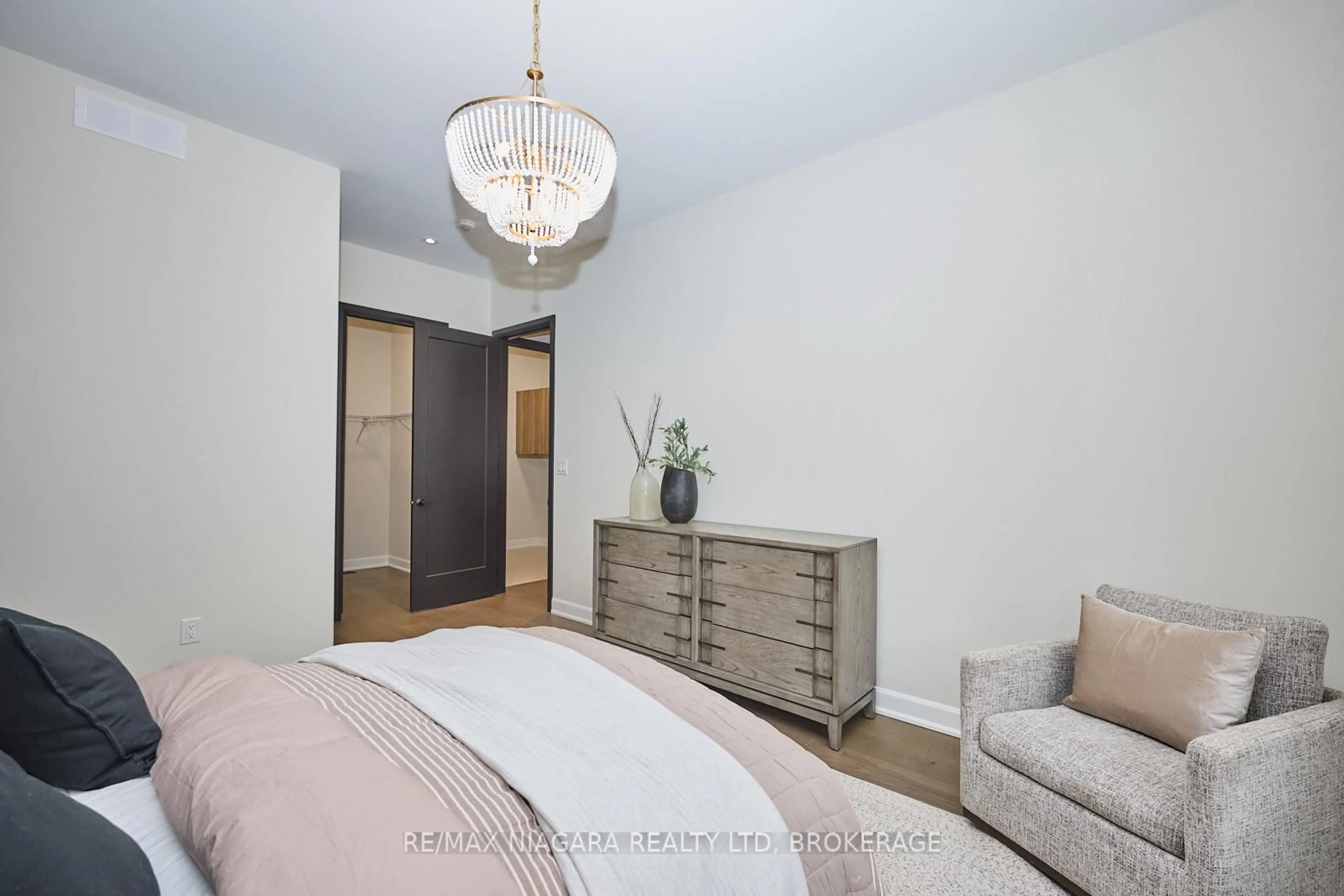 Bedroom with bed, unknown for 16 Butternut Cres, Fort Erie Ontario L0S 1N0