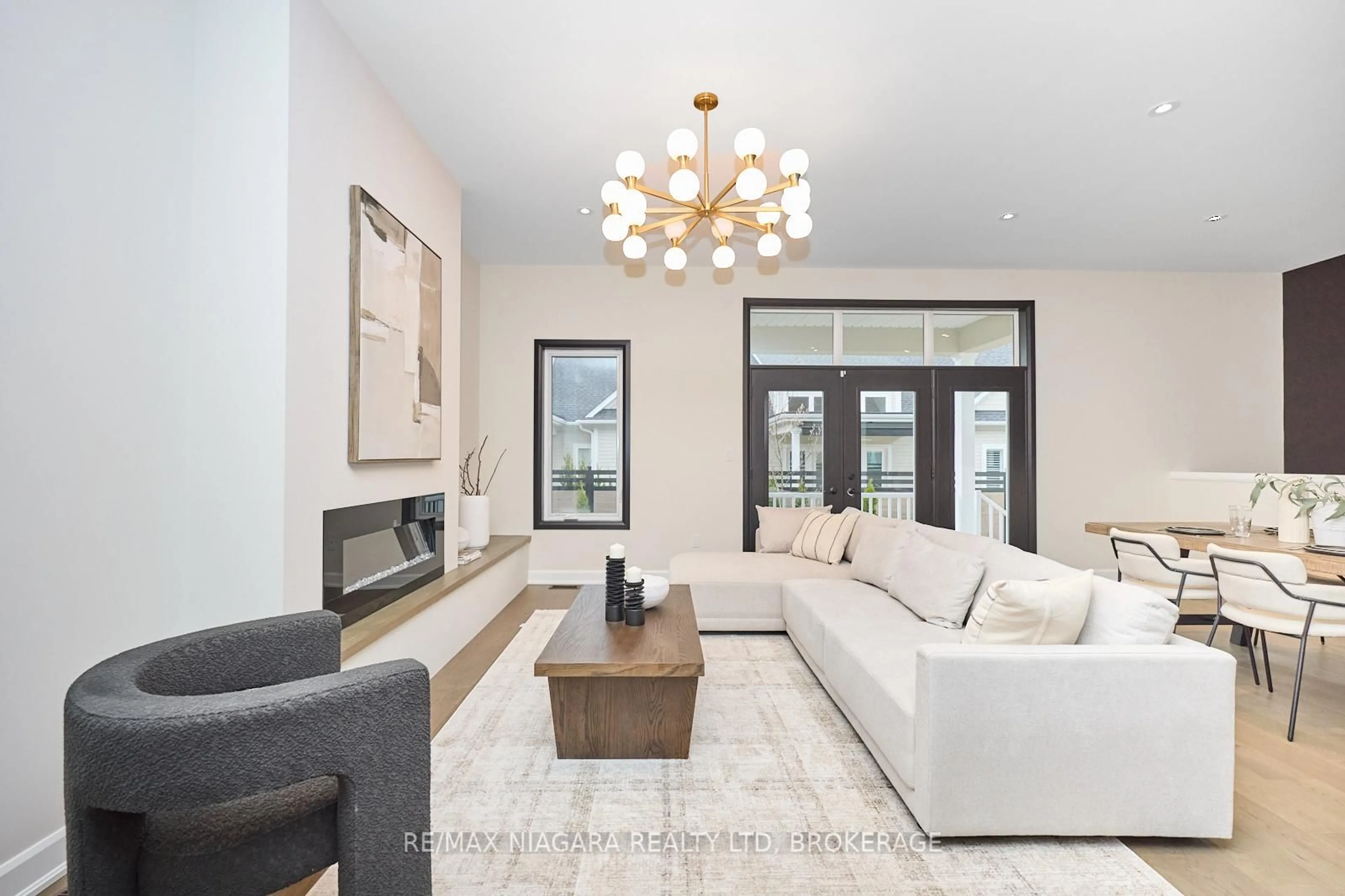 Living room with furniture, unknown for 16 Butternut Cres, Fort Erie Ontario L0S 1N0