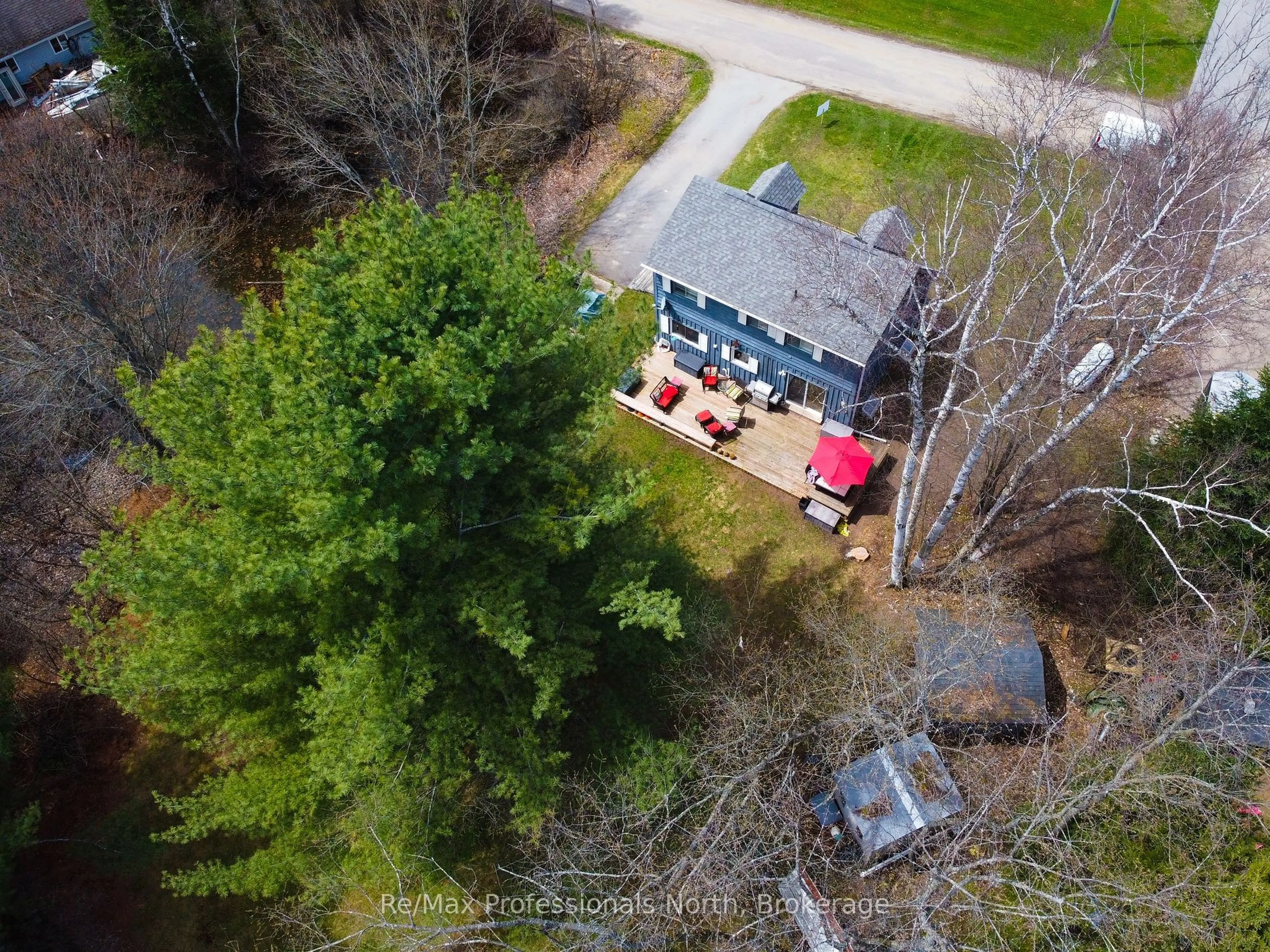 A pic from outside/outdoor area/front of a property/back of a property/a pic from drone, unknown for 80 INVERGORDON Ave, Minden Hills Ontario K0M 2K0