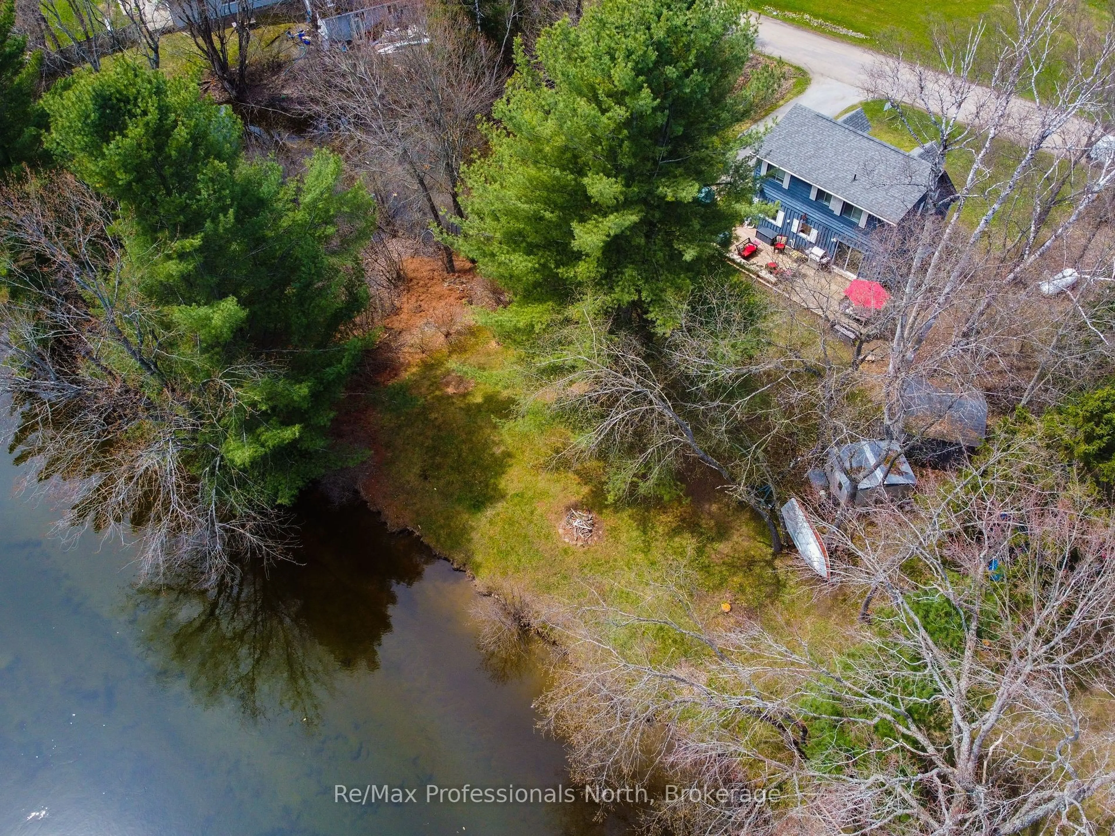 A pic from outside/outdoor area/front of a property/back of a property/a pic from drone, water/lake/river/ocean view for 80 INVERGORDON Ave, Minden Hills Ontario K0M 2K0