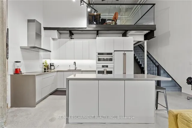 Additional property image - 66 Bay St Unit 105