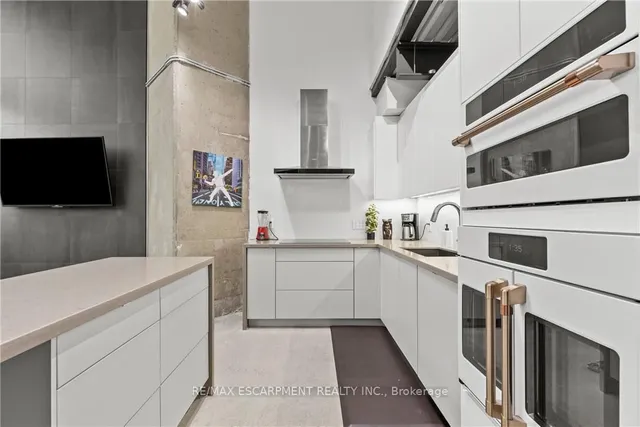 Additional property image - 66 Bay St Unit 105