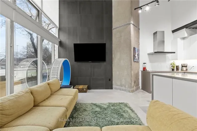 Additional property image - 66 Bay St Unit 105