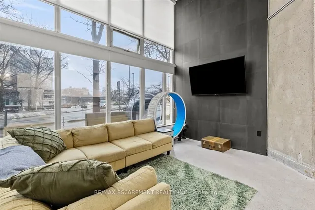 Additional property image - 66 Bay St Unit 105