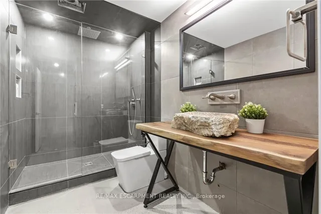 Additional property image - 66 Bay St Unit 105