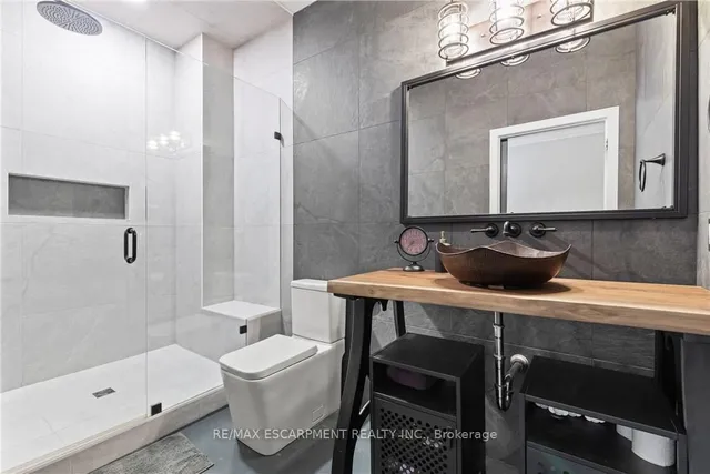 Additional property image - 66 Bay St Unit 105
