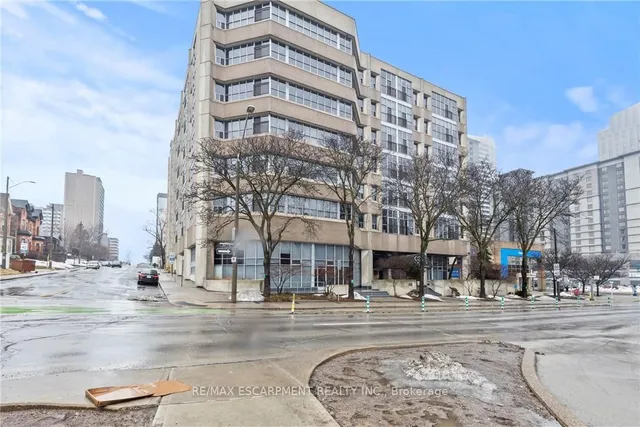 Additional property image - 66 Bay St Unit 105