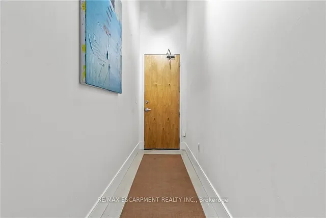 Additional property image - 66 Bay St Unit 105