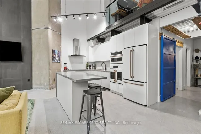 Additional property image - 66 Bay St Unit 105